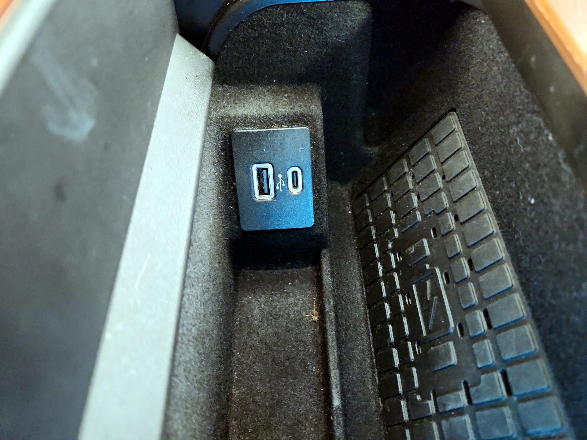 Thumbnail: 2022 Lincoln Navigator L - 19