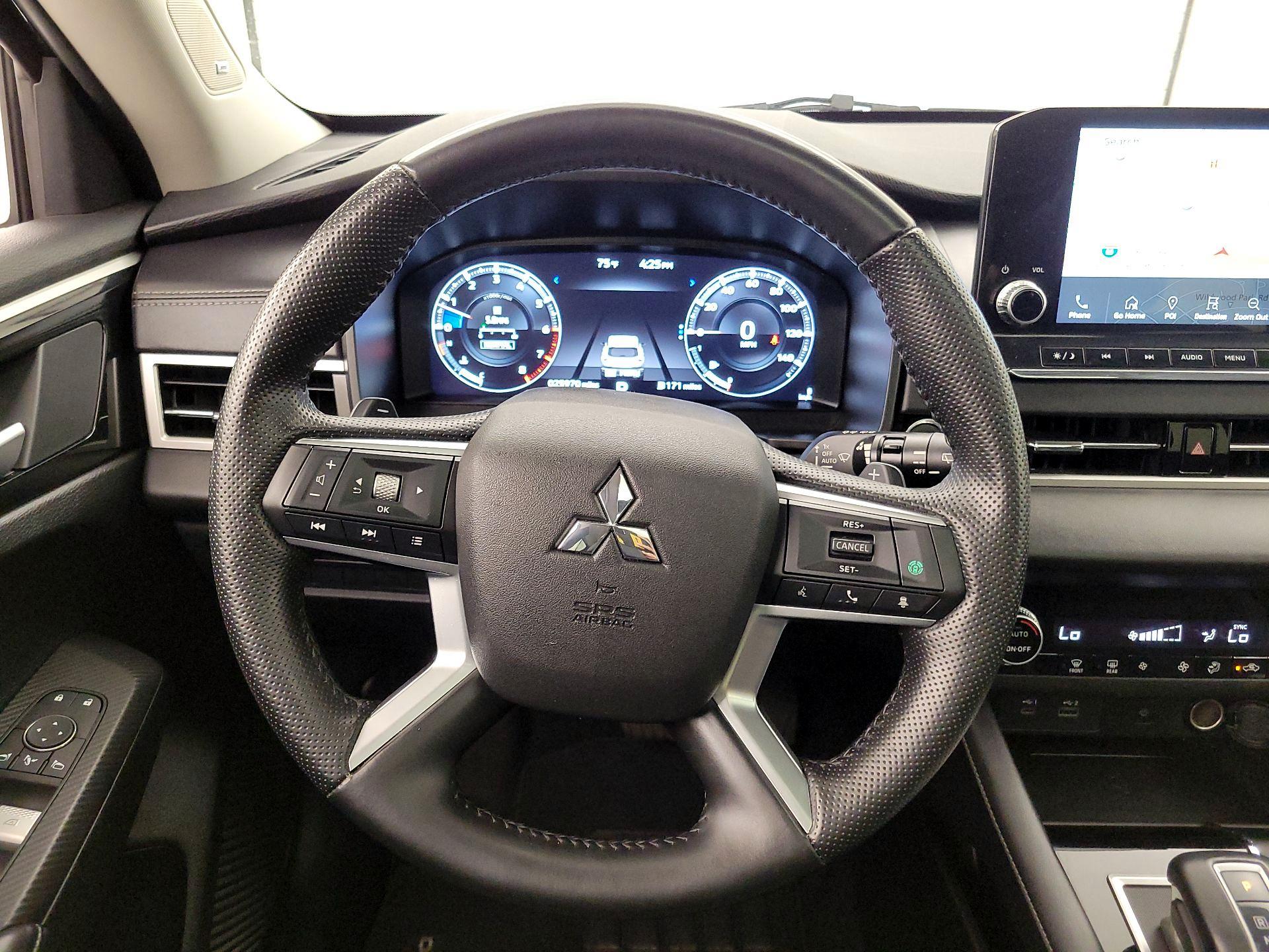 Thumbnail: 2024 Mitsubishi Outlander - 10