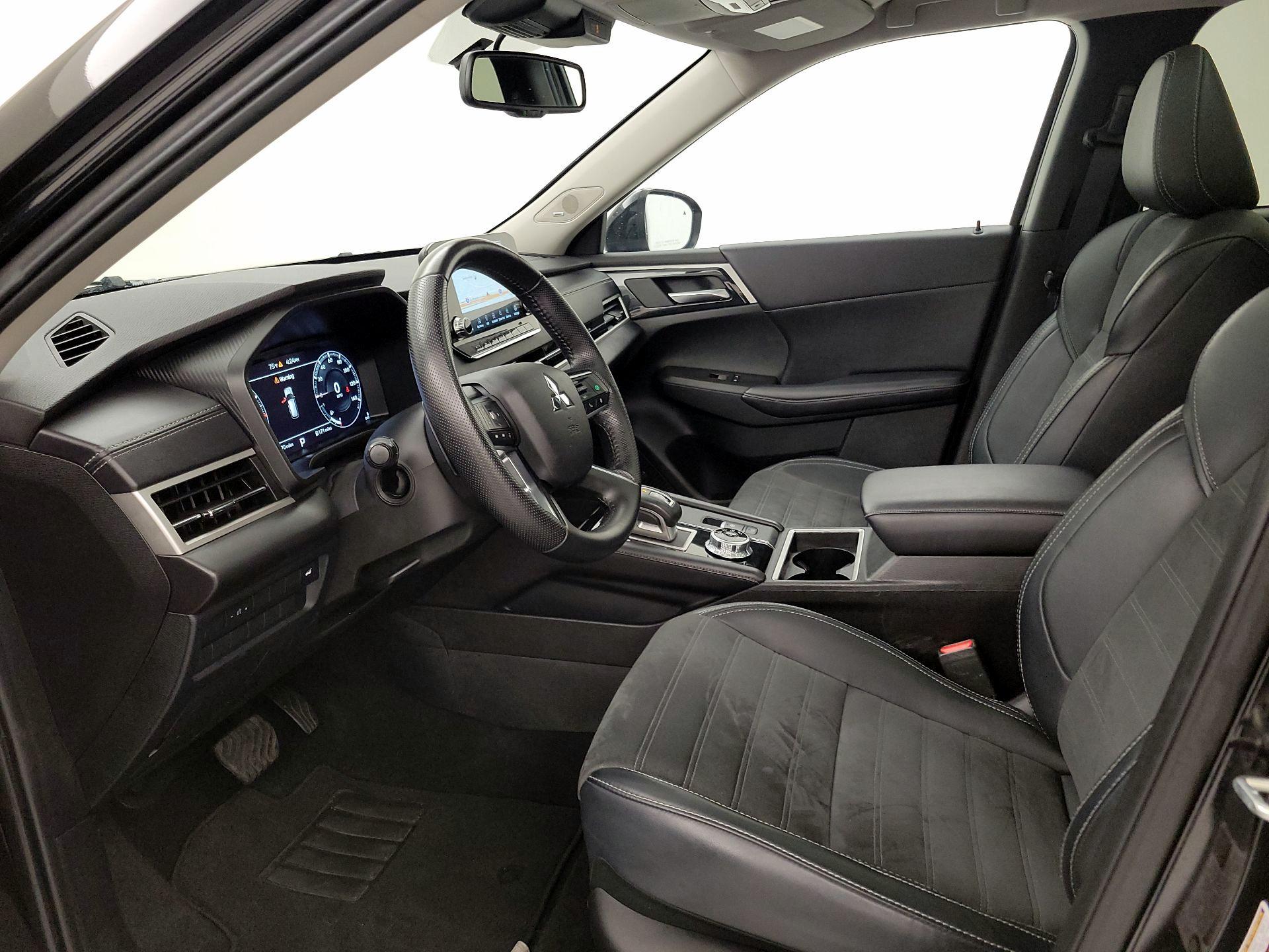 Thumbnail: 2024 Mitsubishi Outlander - 11