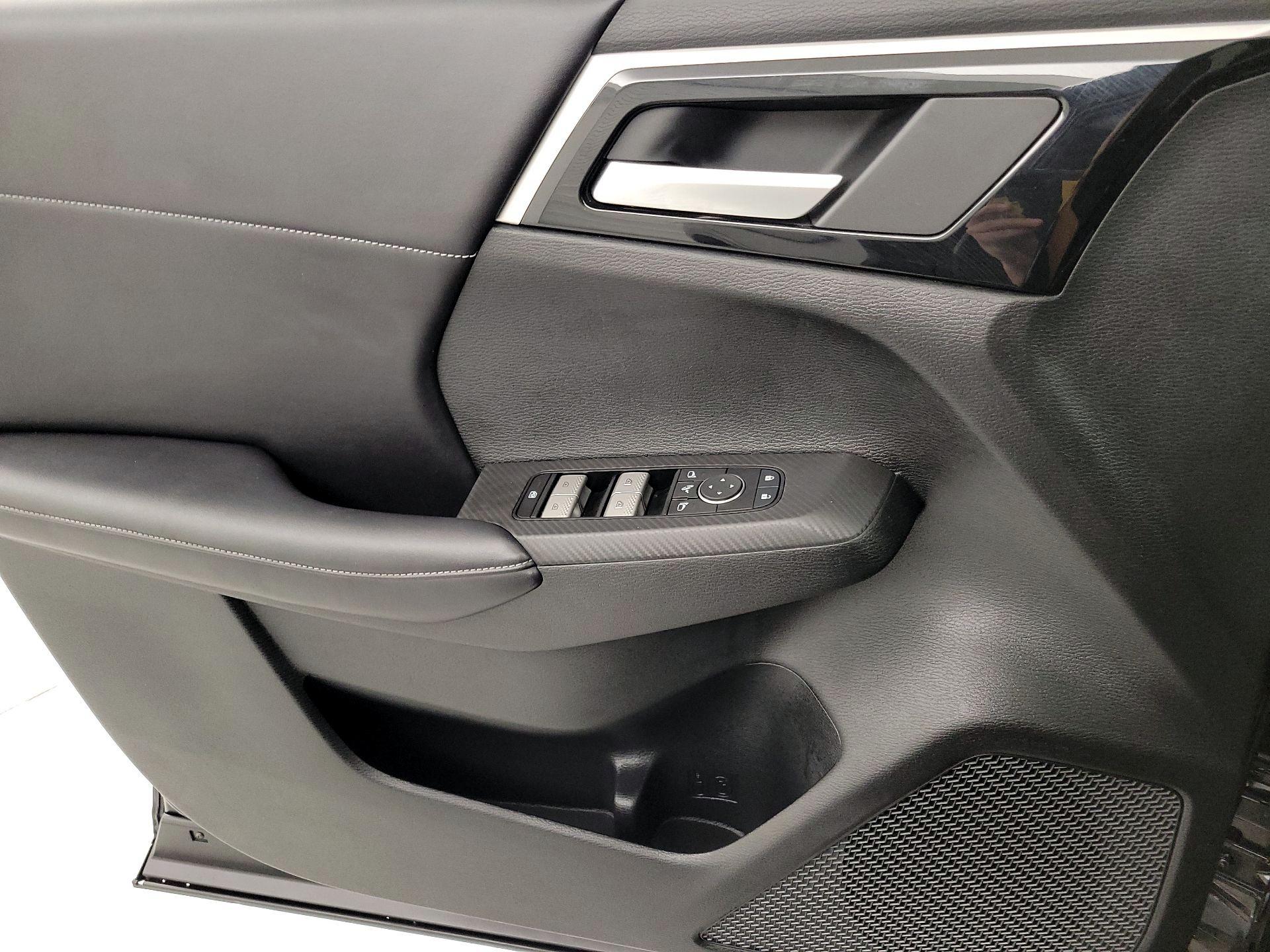 Thumbnail: 2024 Mitsubishi Outlander - 12