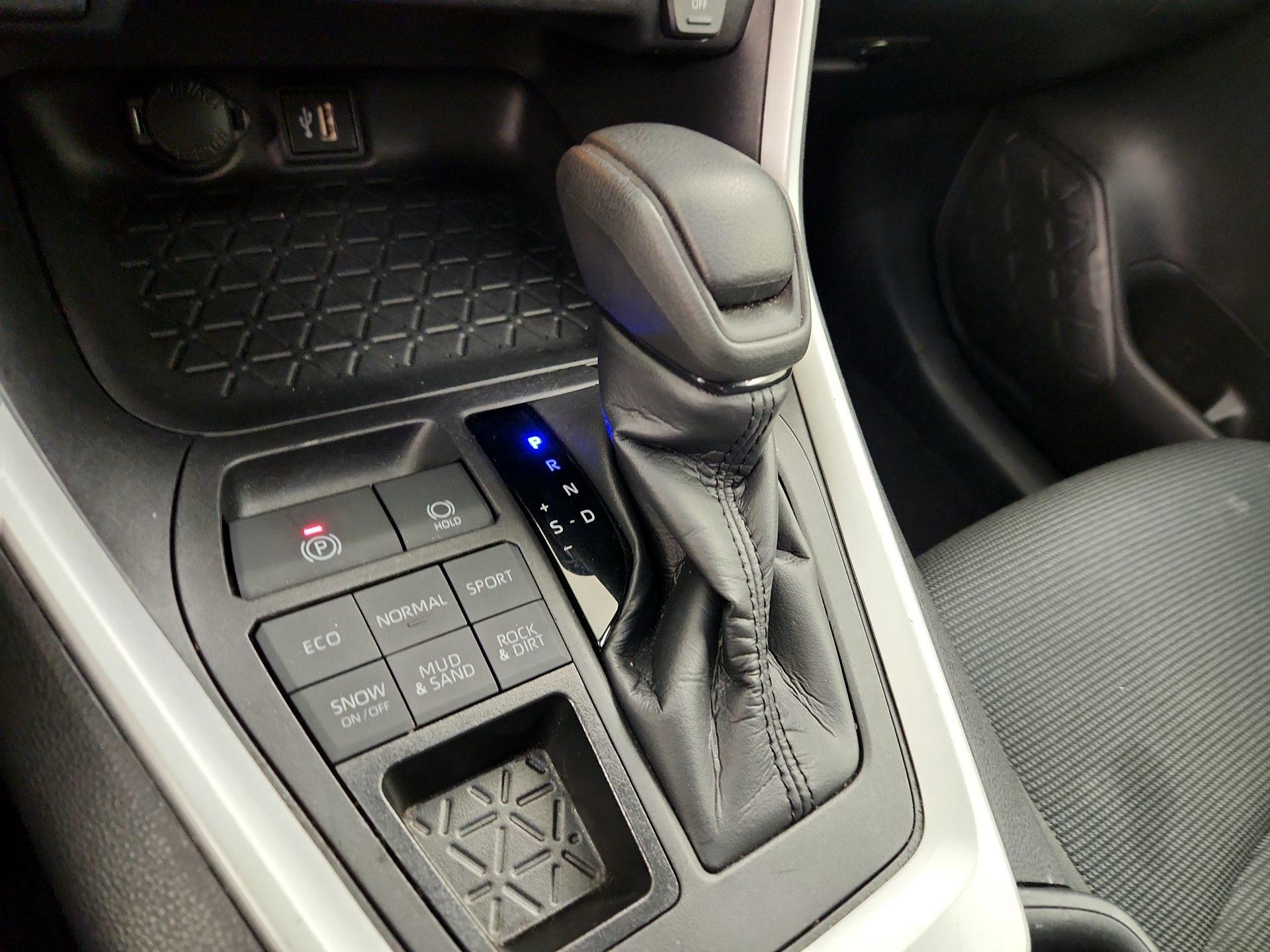 Thumbnail: 2024 Toyota RAV4 - 17