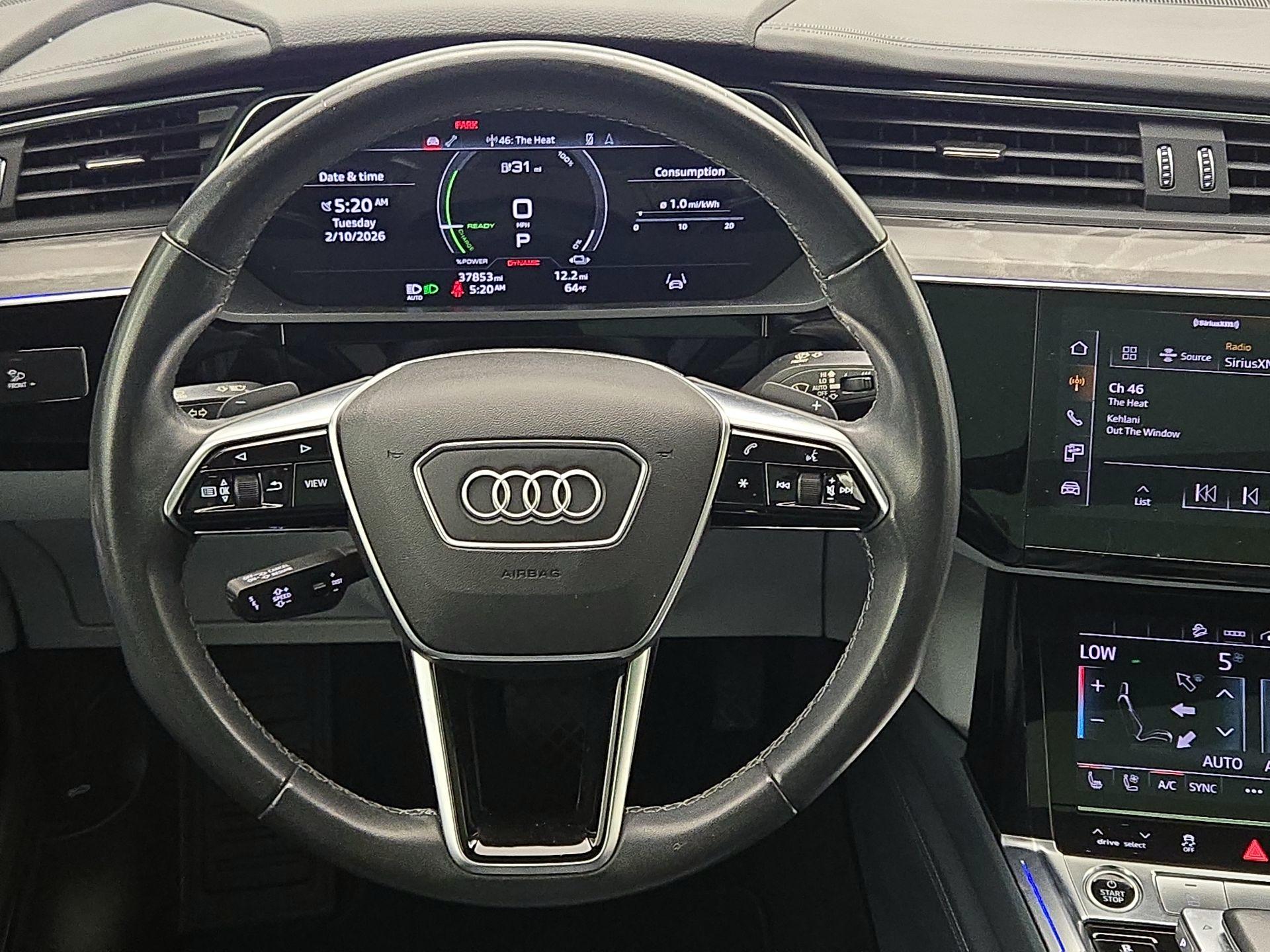 Thumbnail: 2023 Audi e-tron S - 10