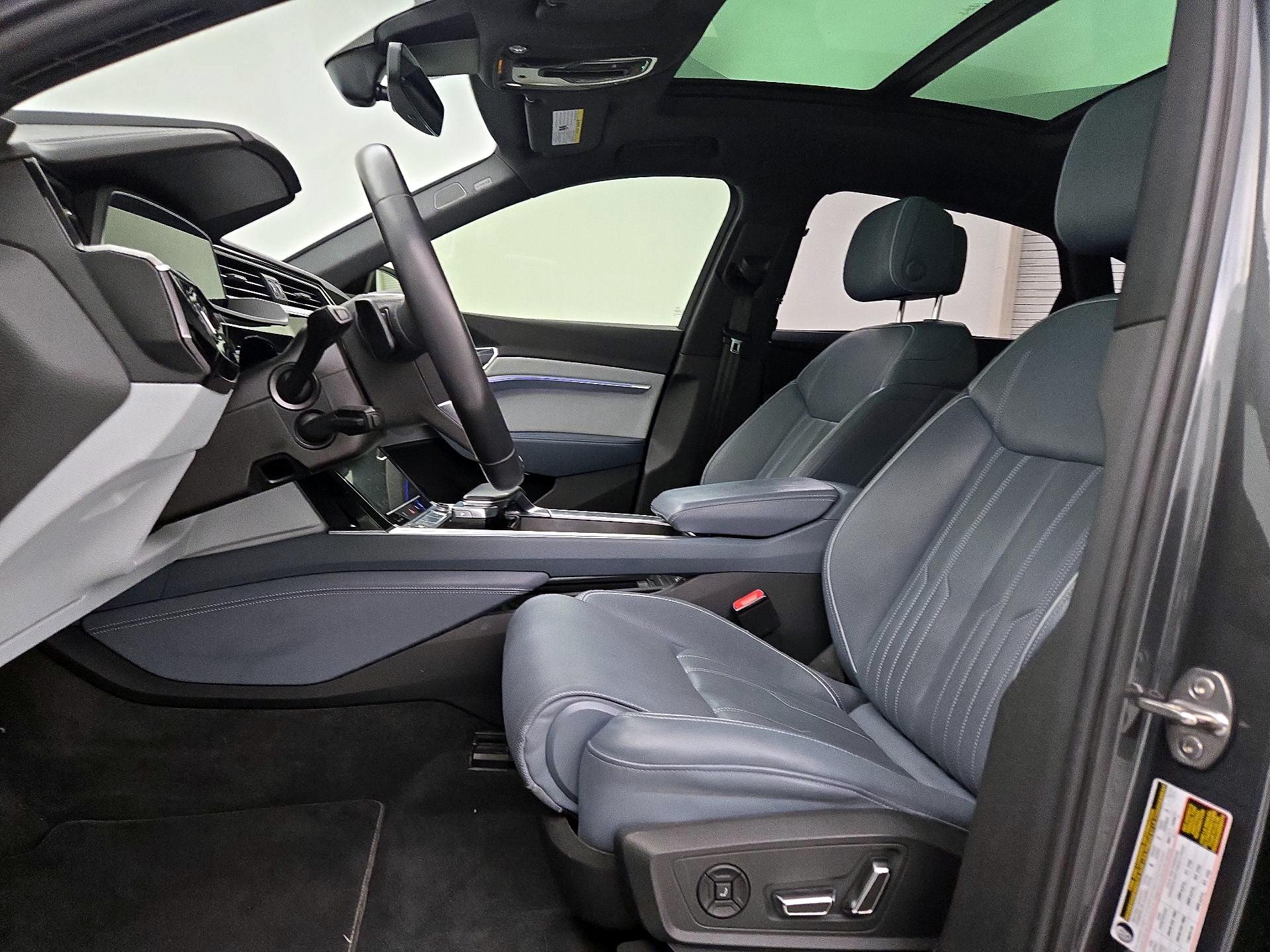 Thumbnail: 2023 Audi e-tron S - 11