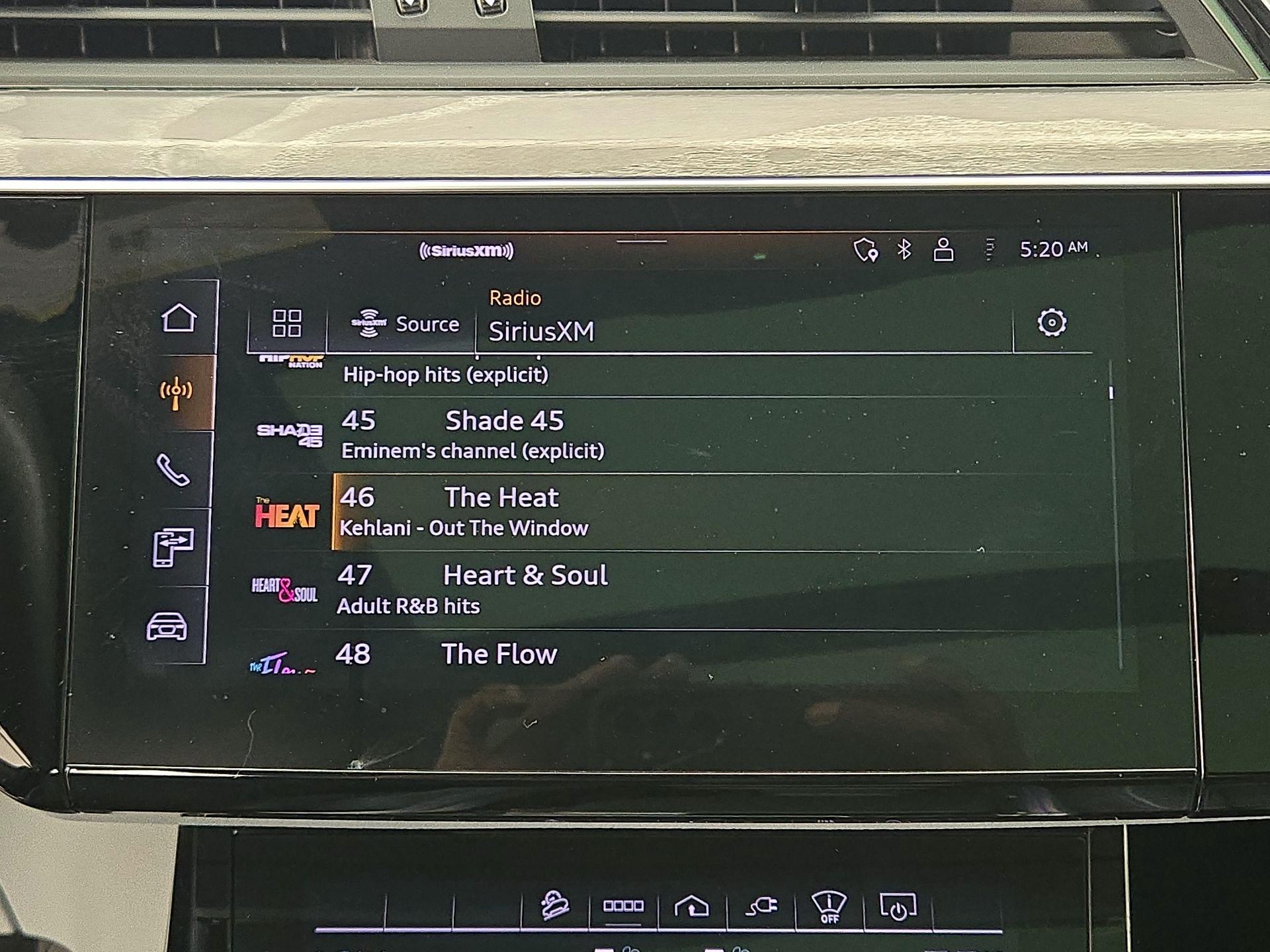 Thumbnail: 2023 Audi e-tron S - 15