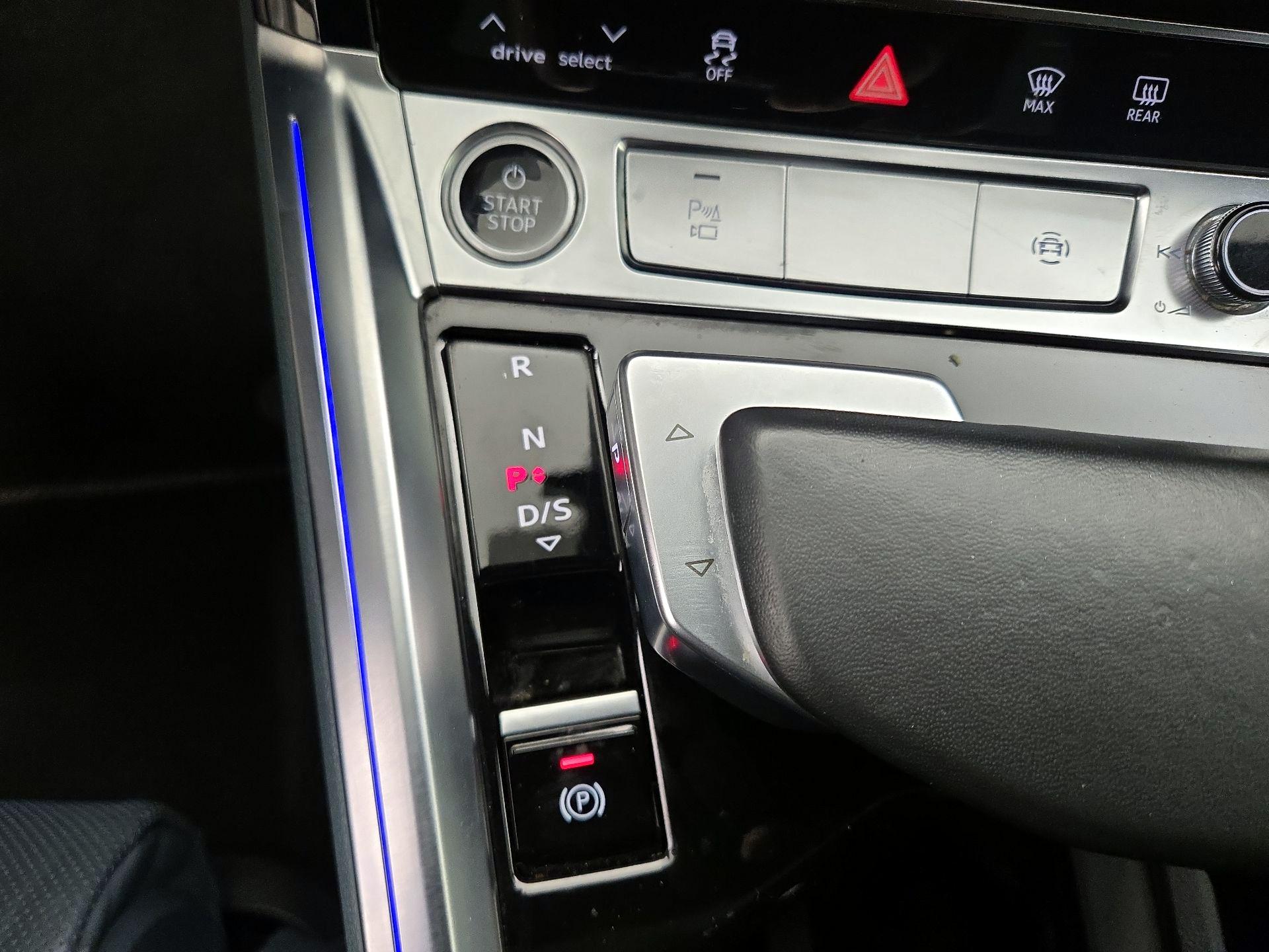 Thumbnail: 2023 Audi e-tron S - 17