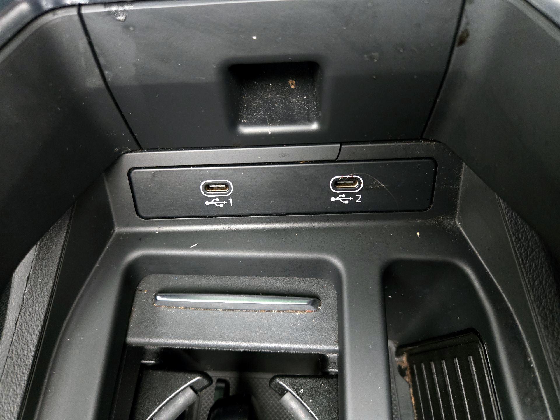 Thumbnail: 2023 Audi e-tron S - 18