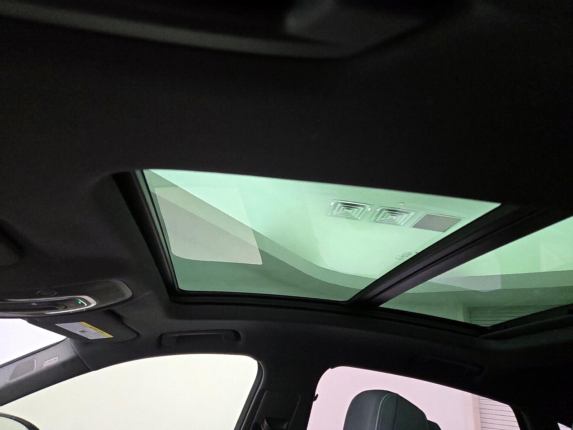 Thumbnail: 2023 Audi e-tron S - 19