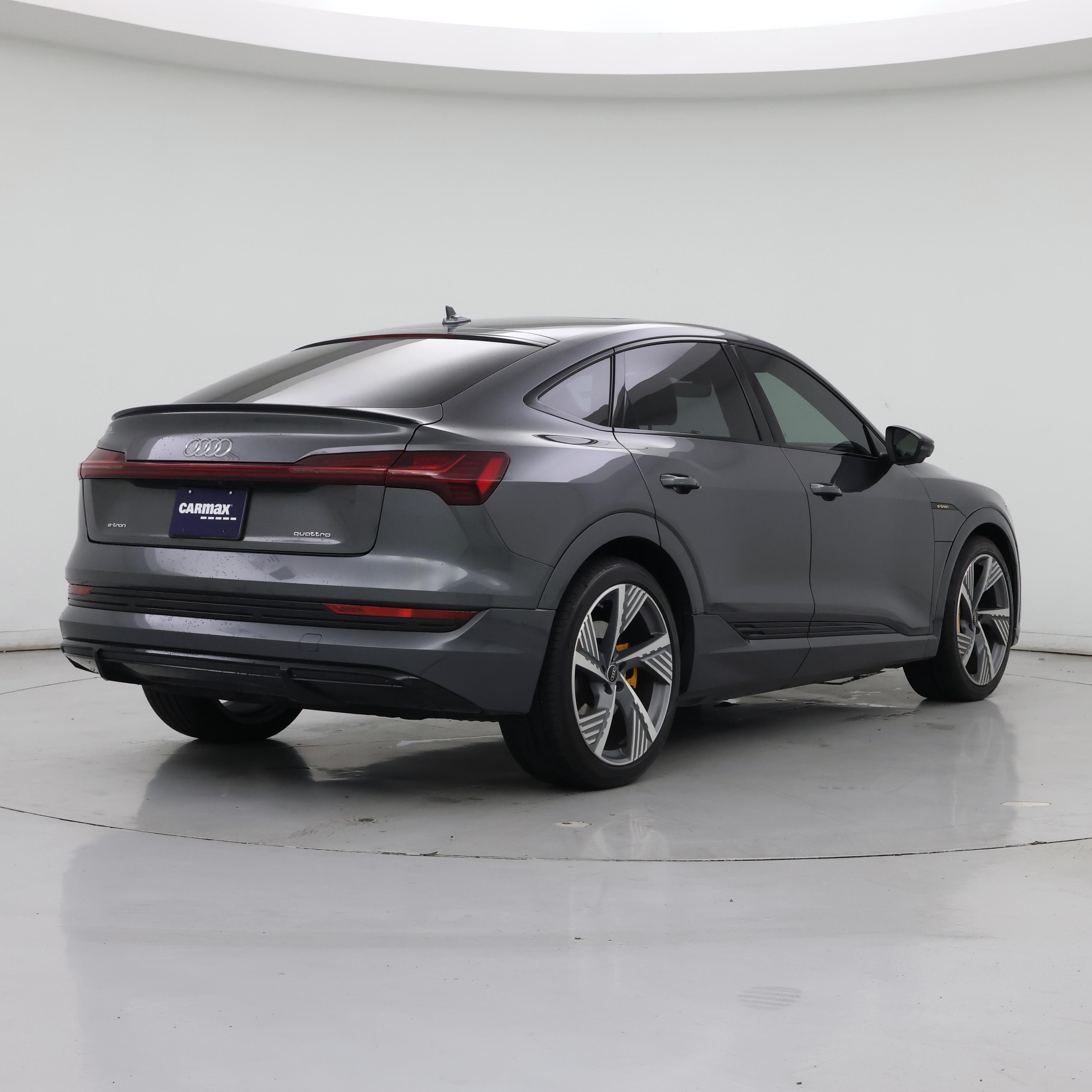 Thumbnail: 2023 Audi e-tron S - 8