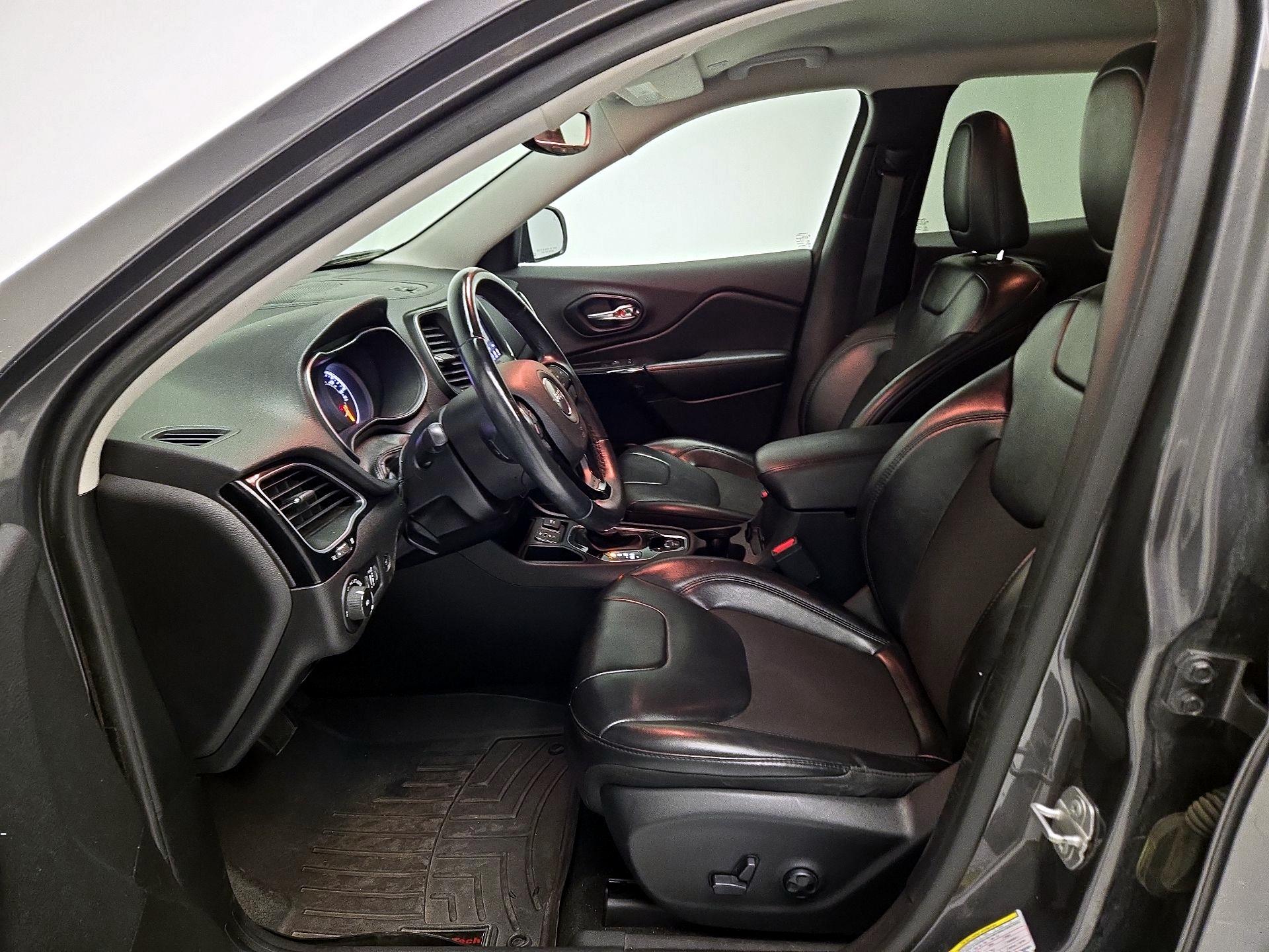 Thumbnail: 2019 Jeep Cherokee - 11