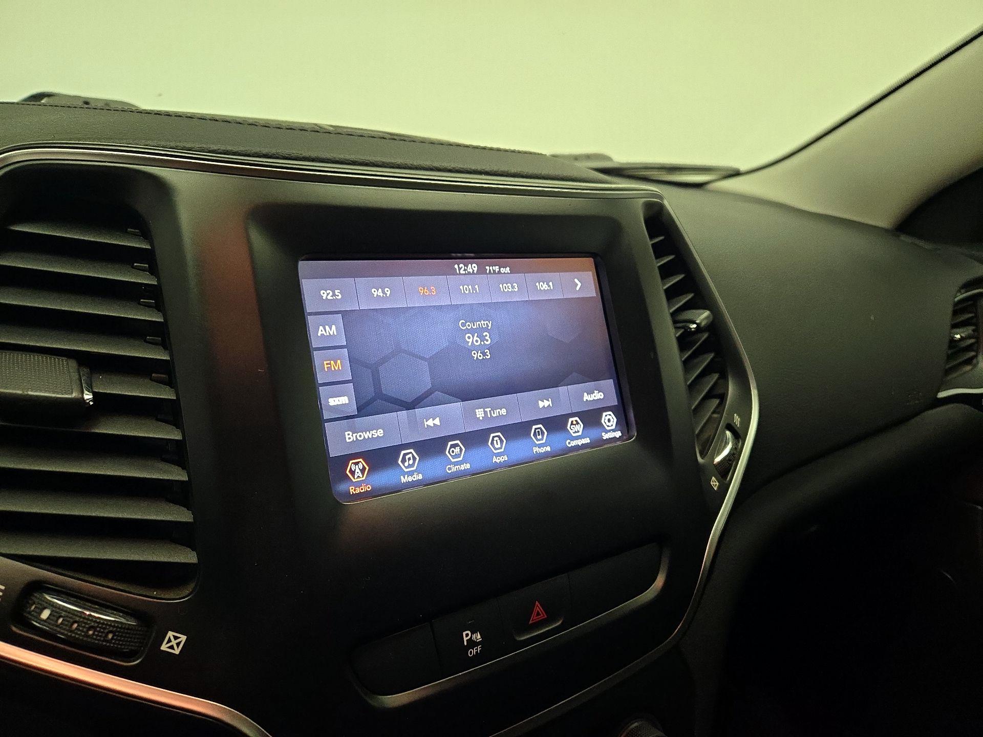 Thumbnail: 2019 Jeep Cherokee - 15