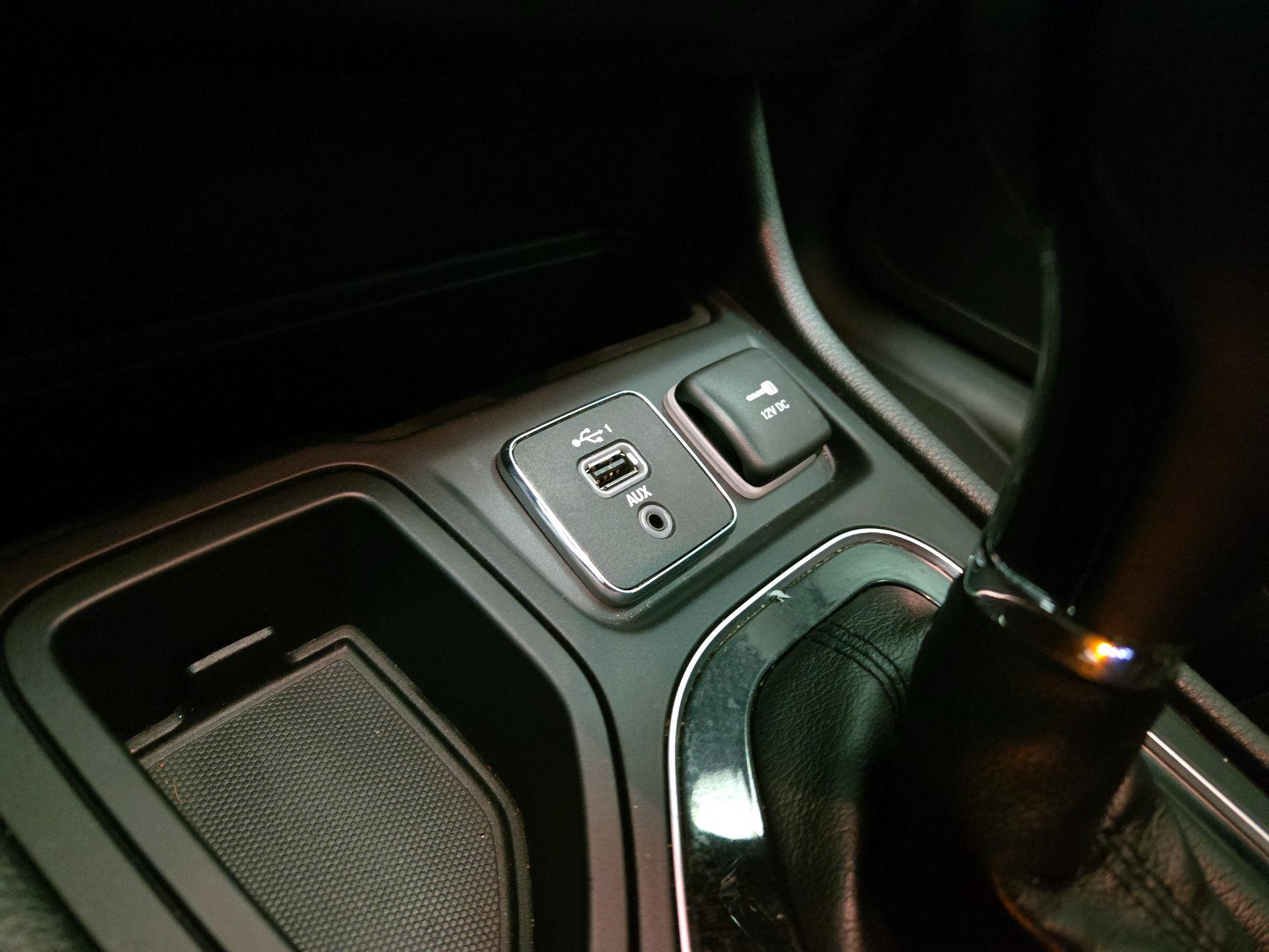 Thumbnail: 2019 Jeep Cherokee - 18