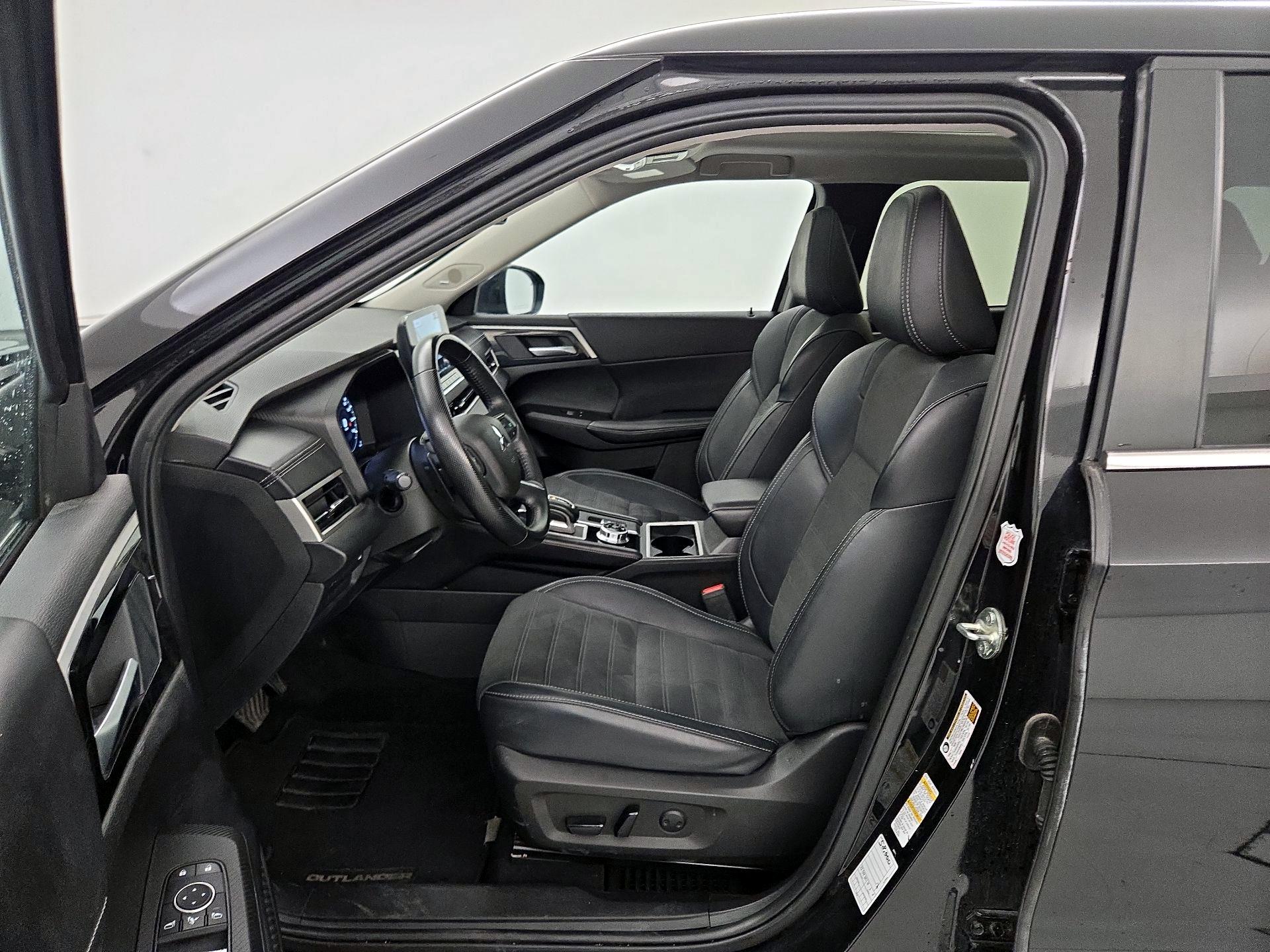 Thumbnail: 2024 Mitsubishi Outlander - 11