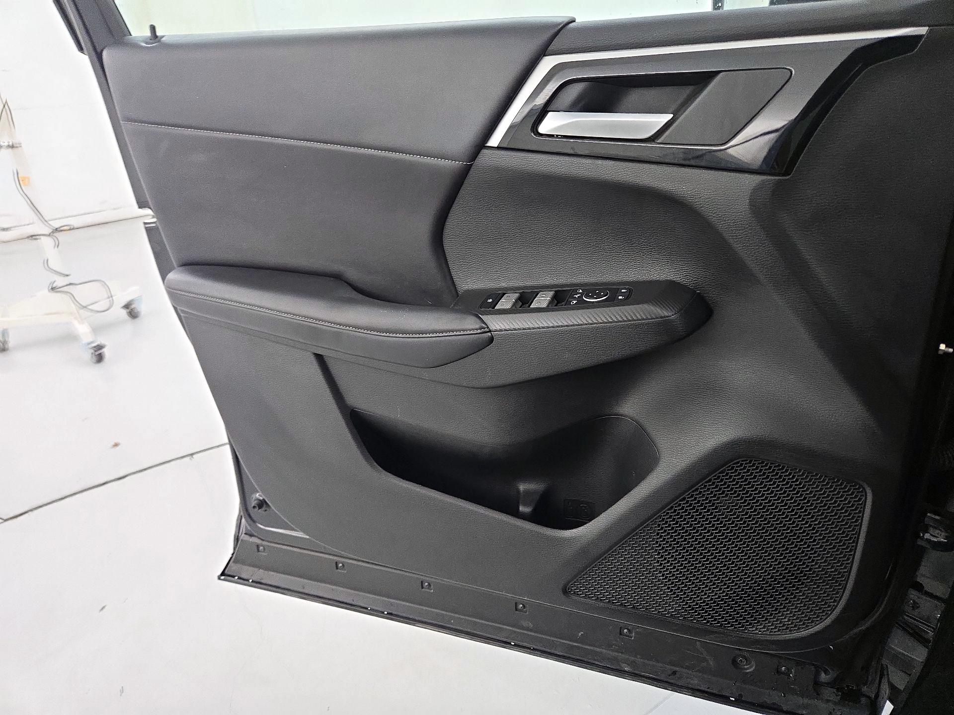 Thumbnail: 2024 Mitsubishi Outlander - 12