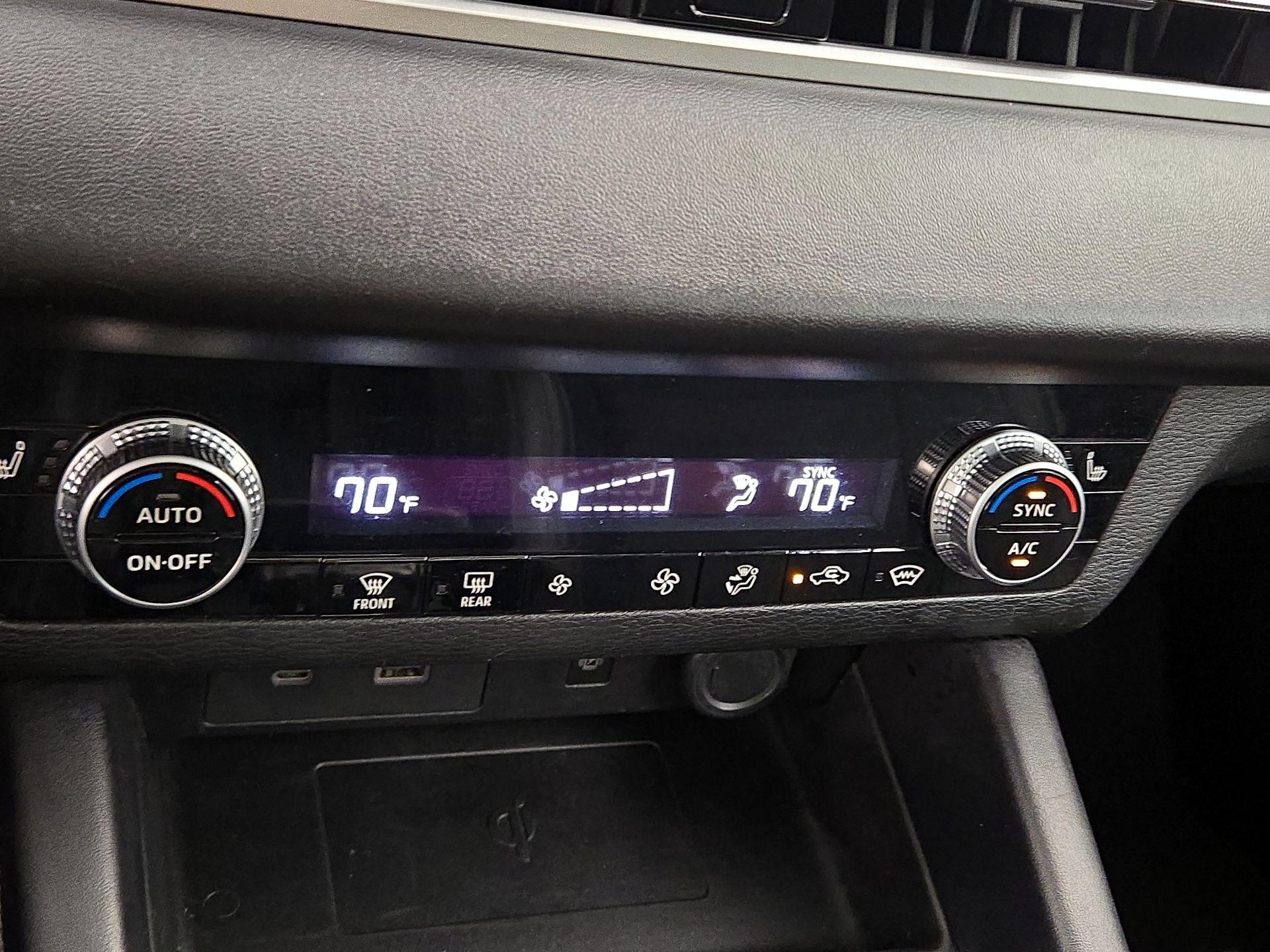 Thumbnail: 2024 Mitsubishi Outlander - 17