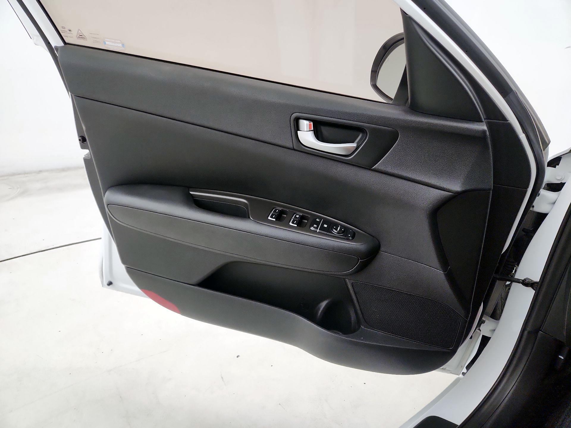 Thumbnail: 2018 Kia Optima - 12