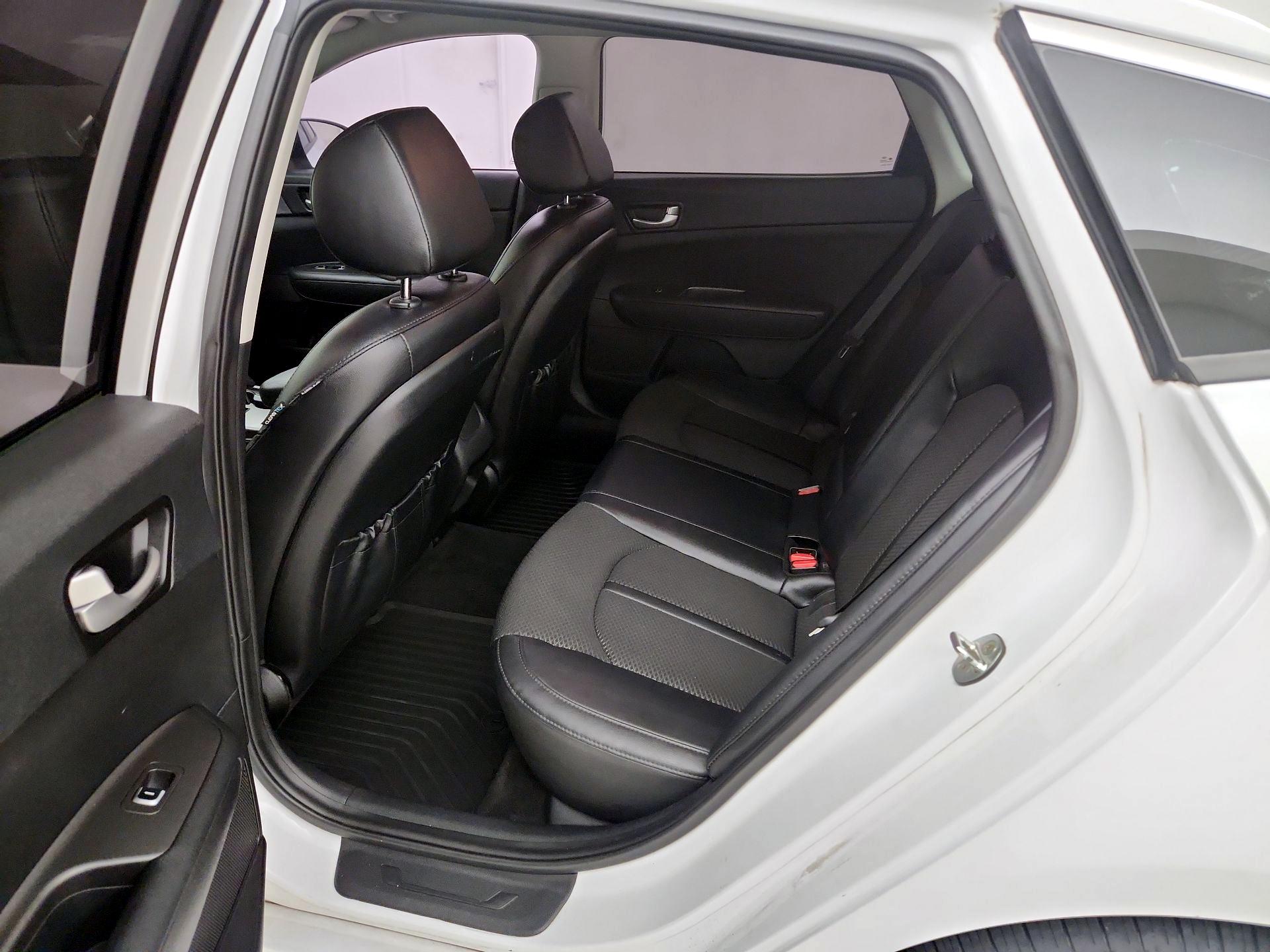 Thumbnail: 2018 Kia Optima - 19