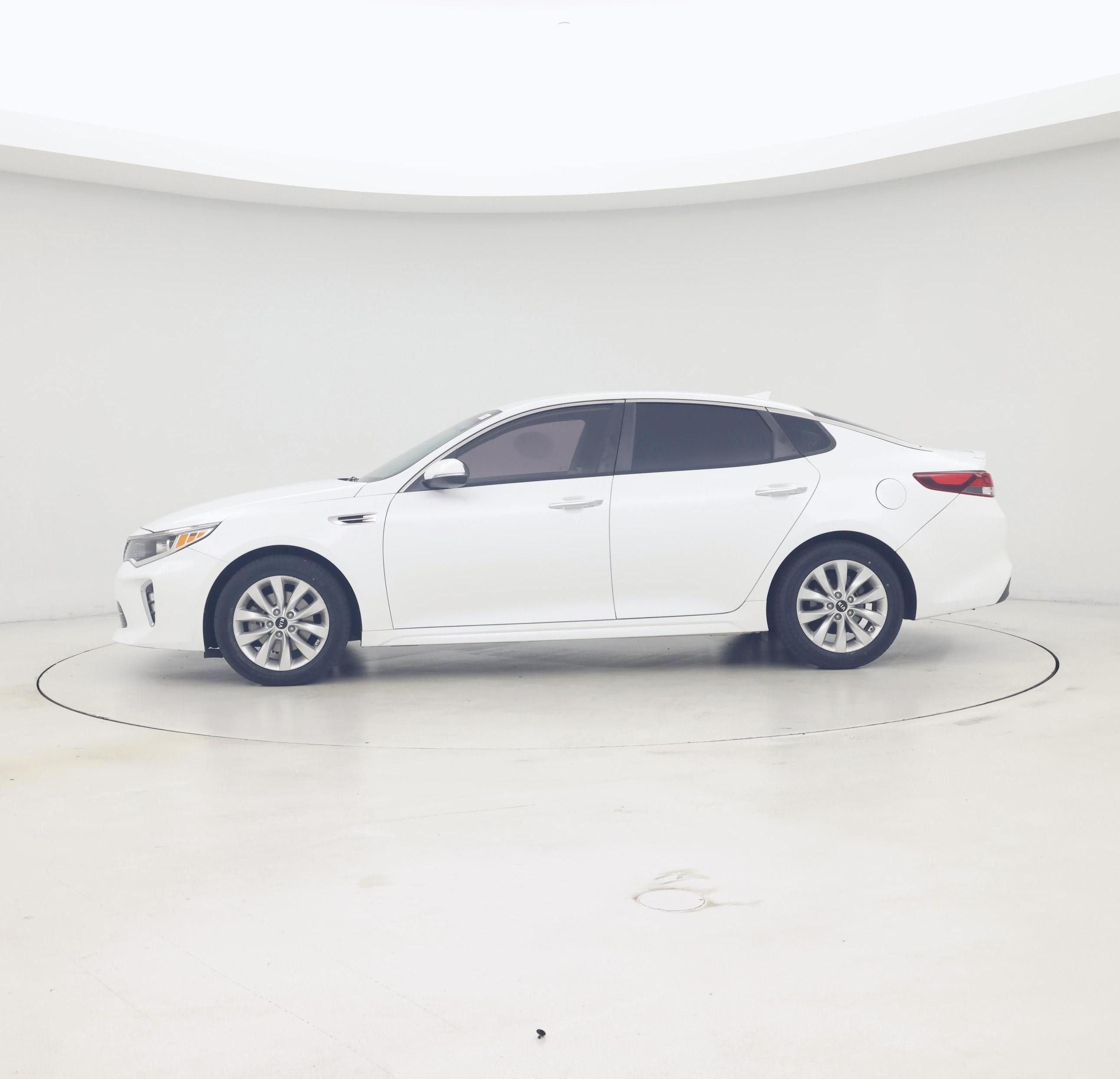 Thumbnail: 2018 Kia Optima - 3