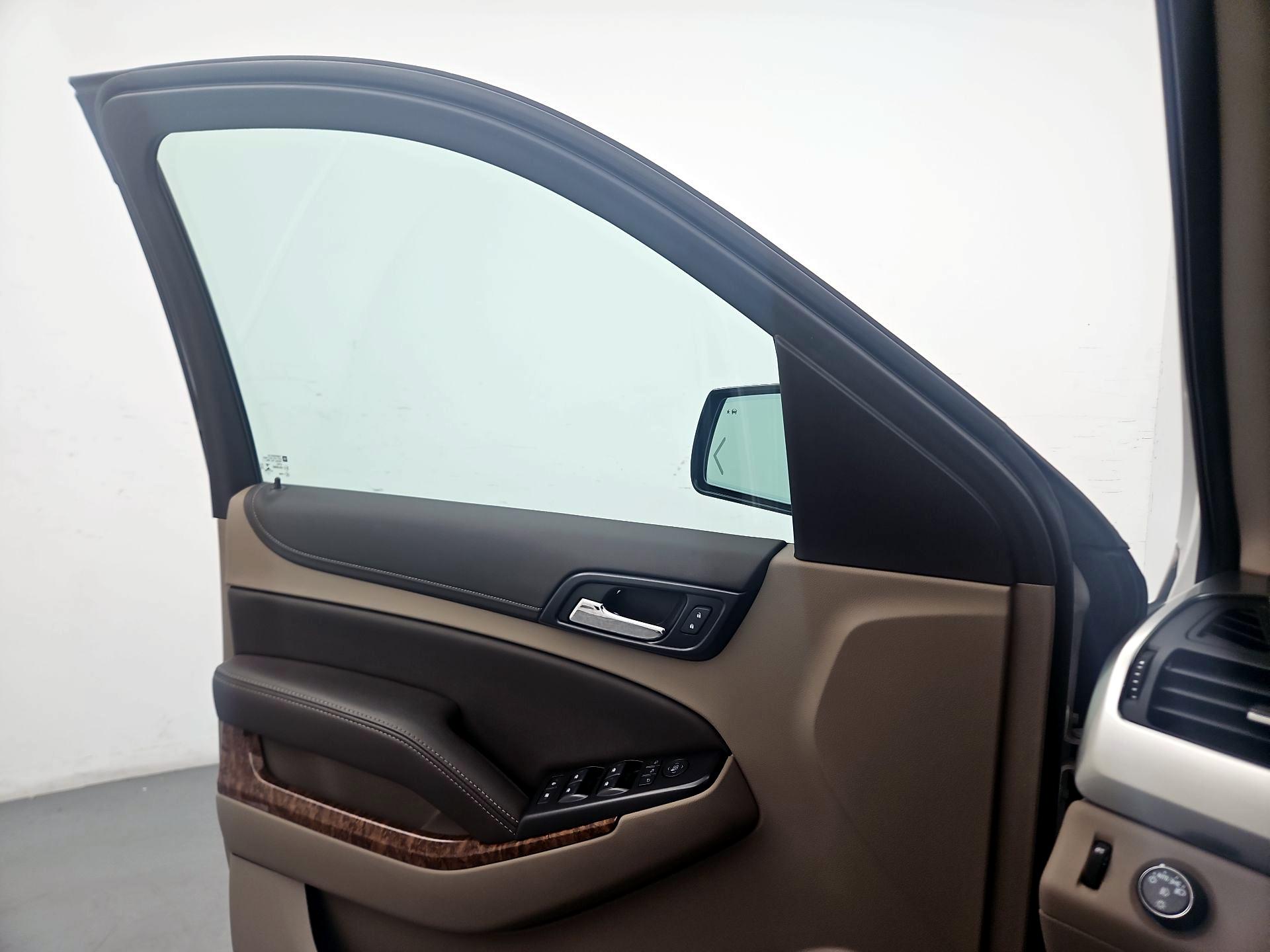 Thumbnail: 2020 Chevrolet Suburban - 12