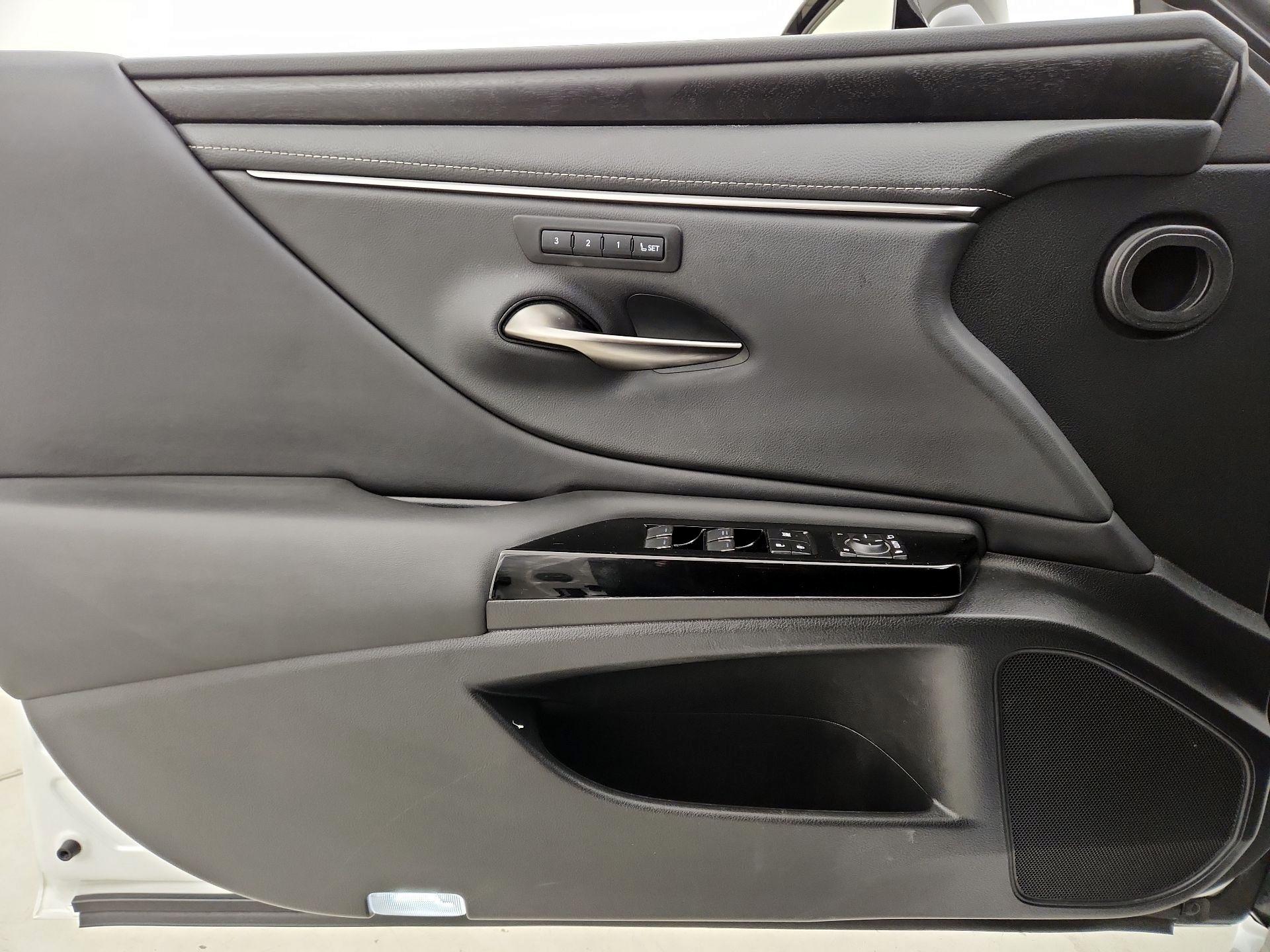 Thumbnail: 2024 Lexus ES - 12