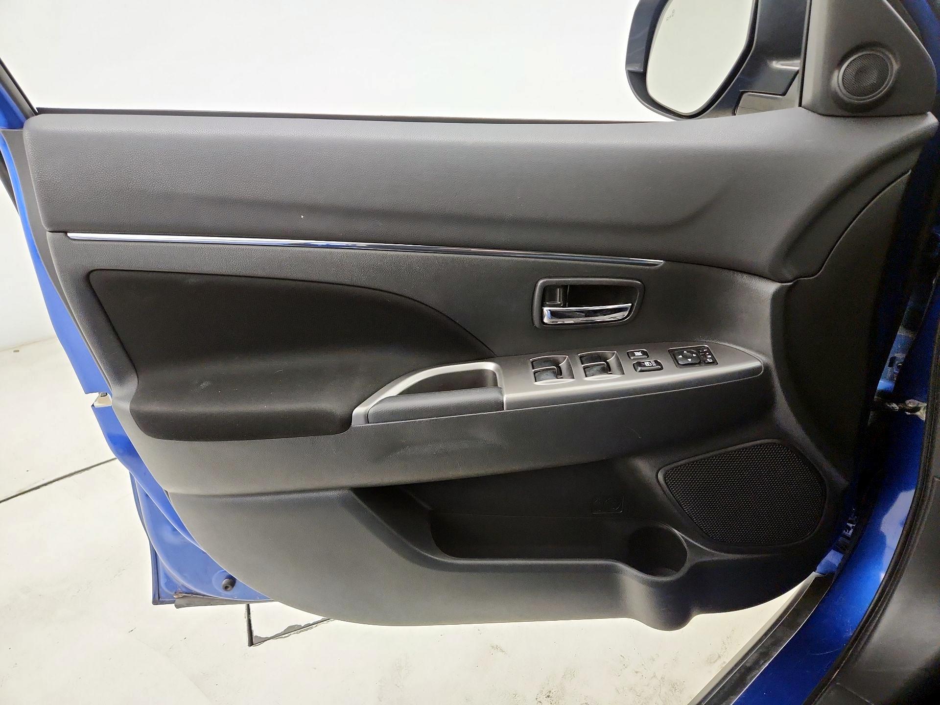 Thumbnail: 2020 Mitsubishi Outlander Sport - 12