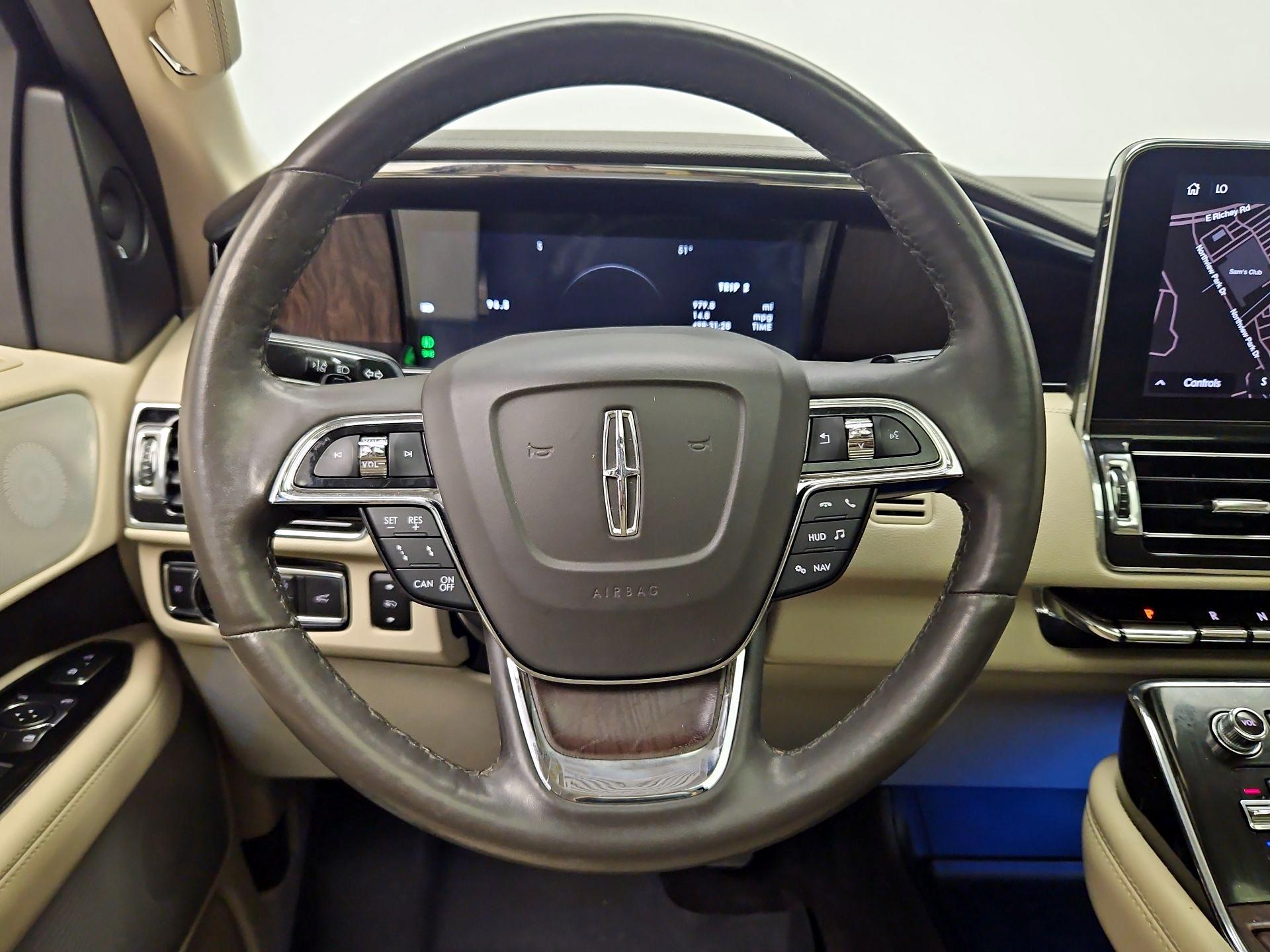 Thumbnail: 2021 Lincoln Navigator L - 10