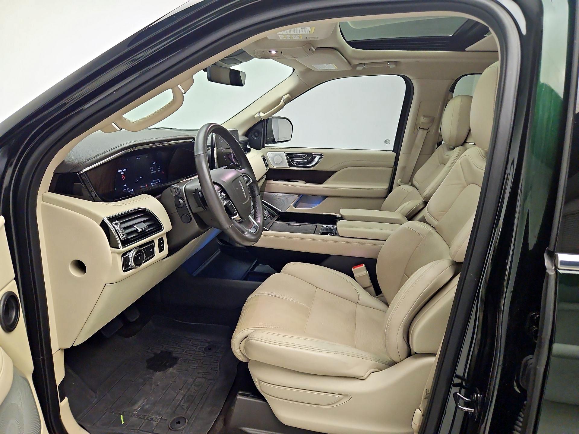 Thumbnail: 2021 Lincoln Navigator L - 11