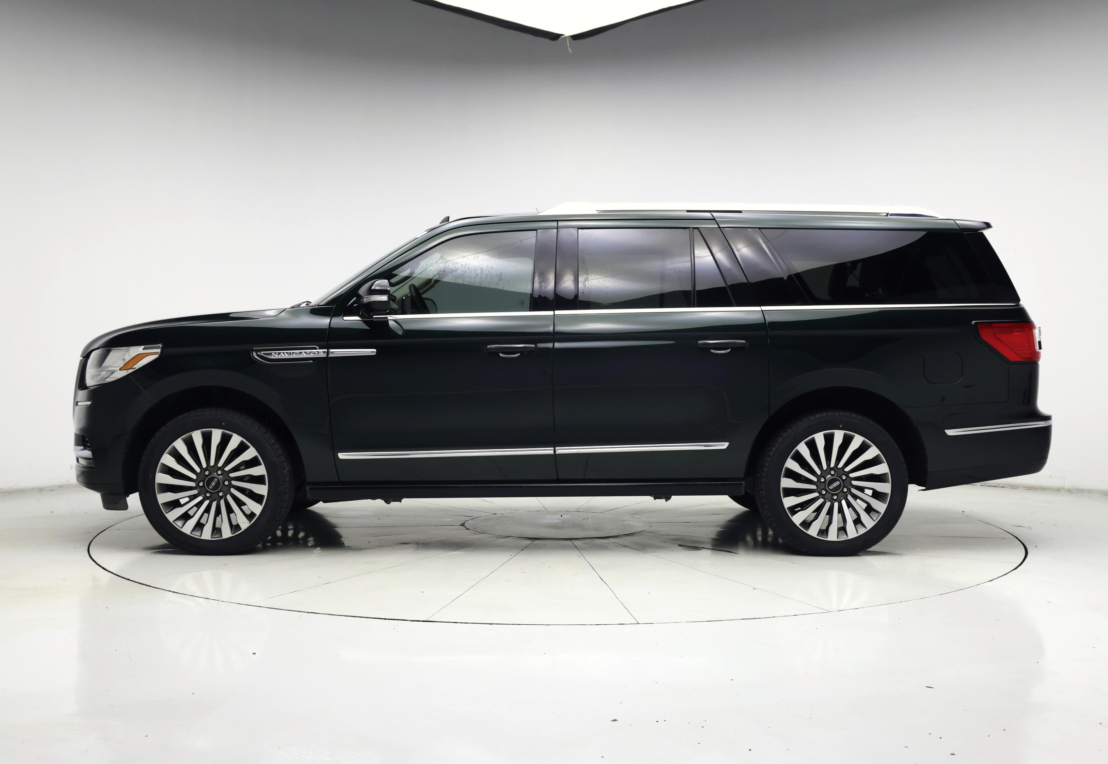 Thumbnail: 2021 Lincoln Navigator L - 3