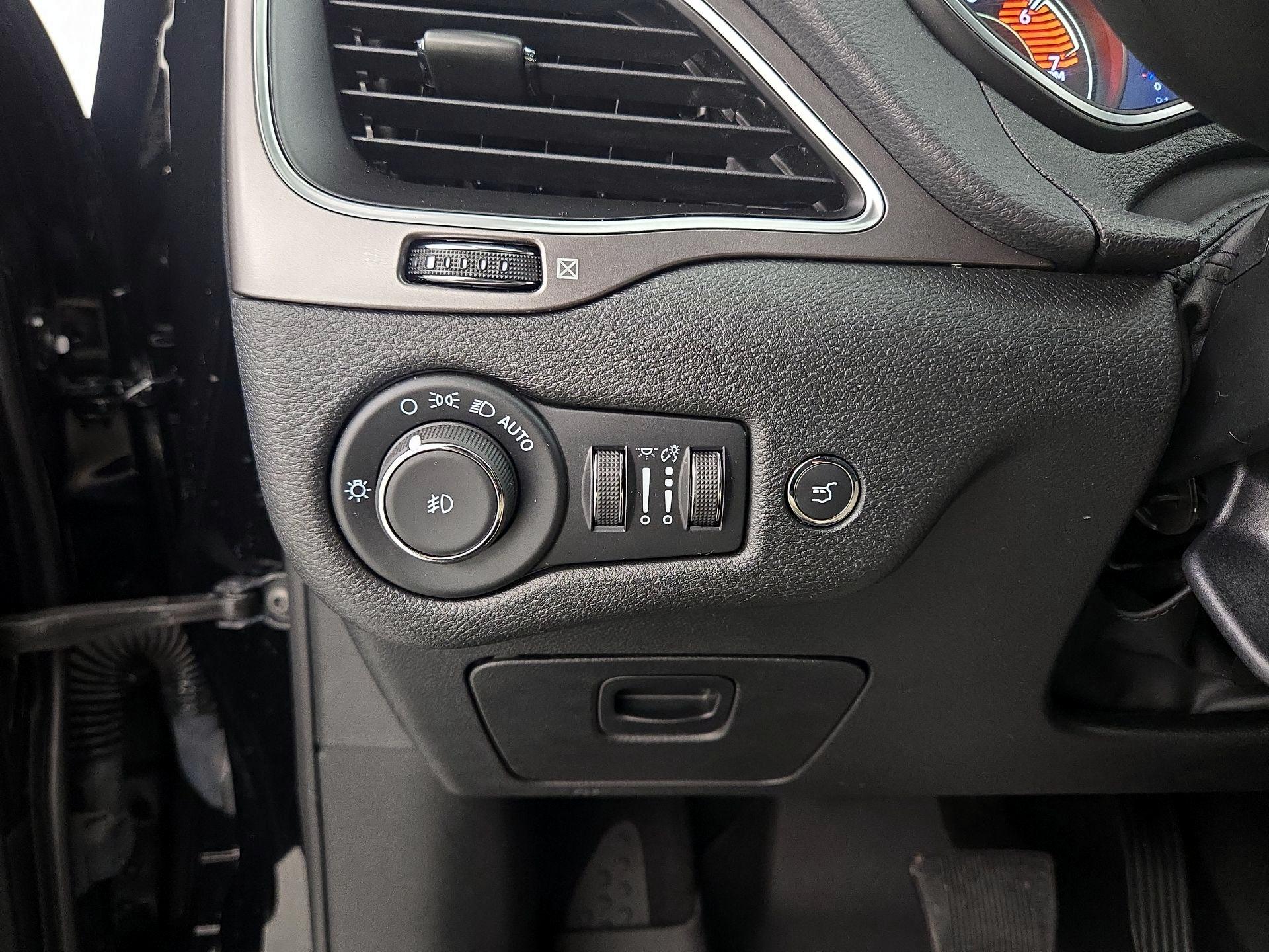 Thumbnail: 2022 Jeep Cherokee - 13