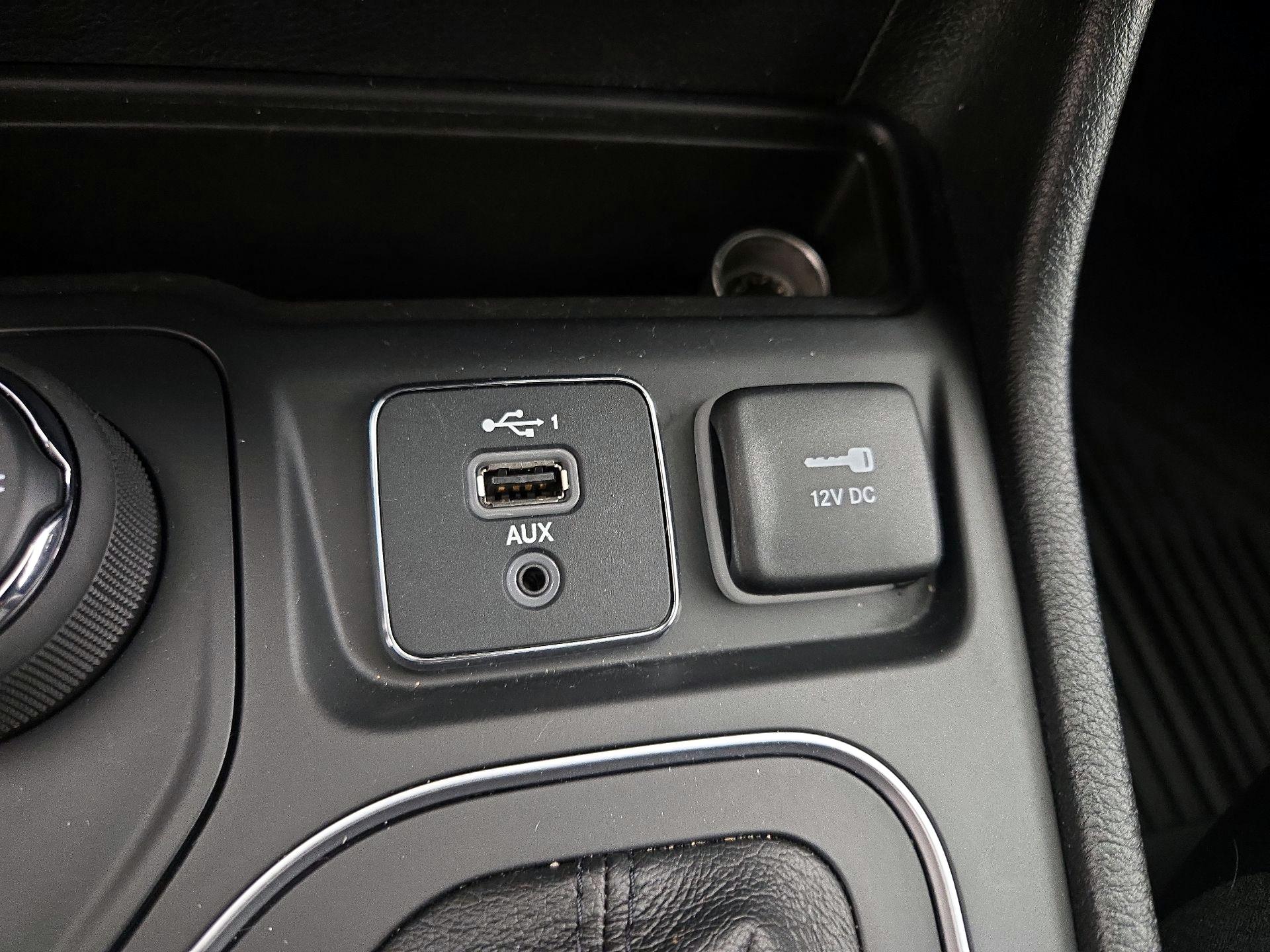 Thumbnail: 2022 Jeep Cherokee - 18