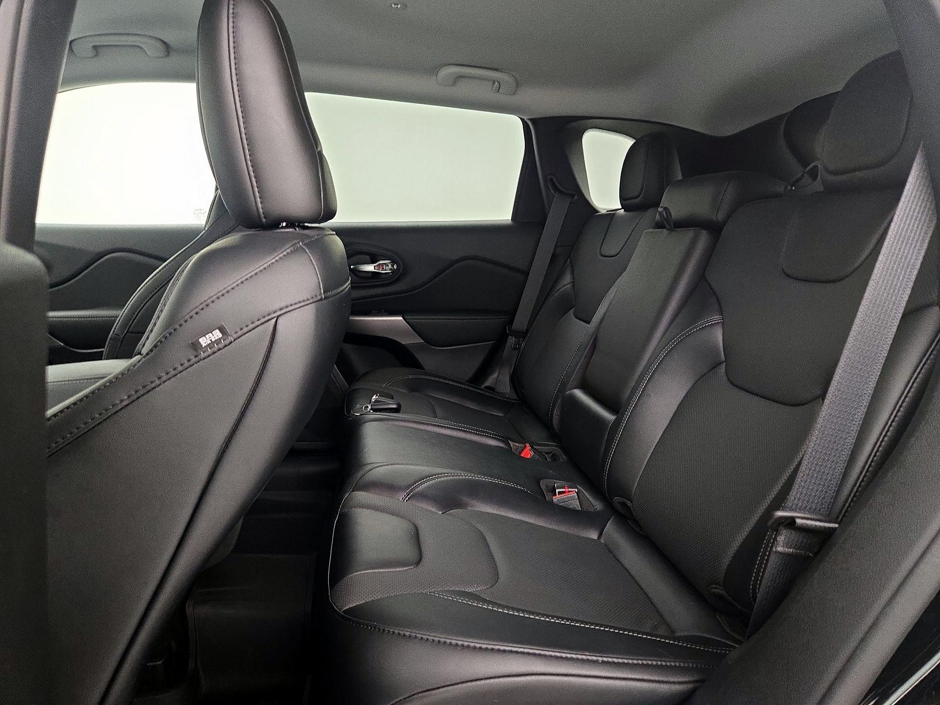 Thumbnail: 2022 Jeep Cherokee - 19