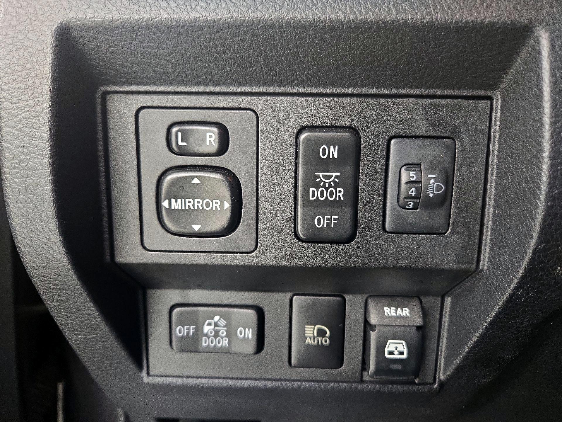 Thumbnail: 2018 Toyota Tundra - 13