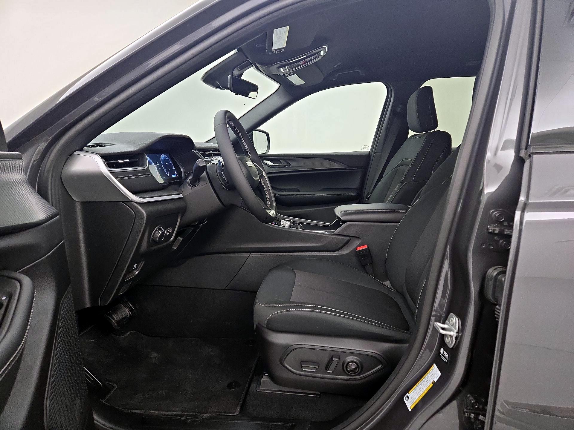 Thumbnail: 2025 Jeep Grand Cherokee - 11