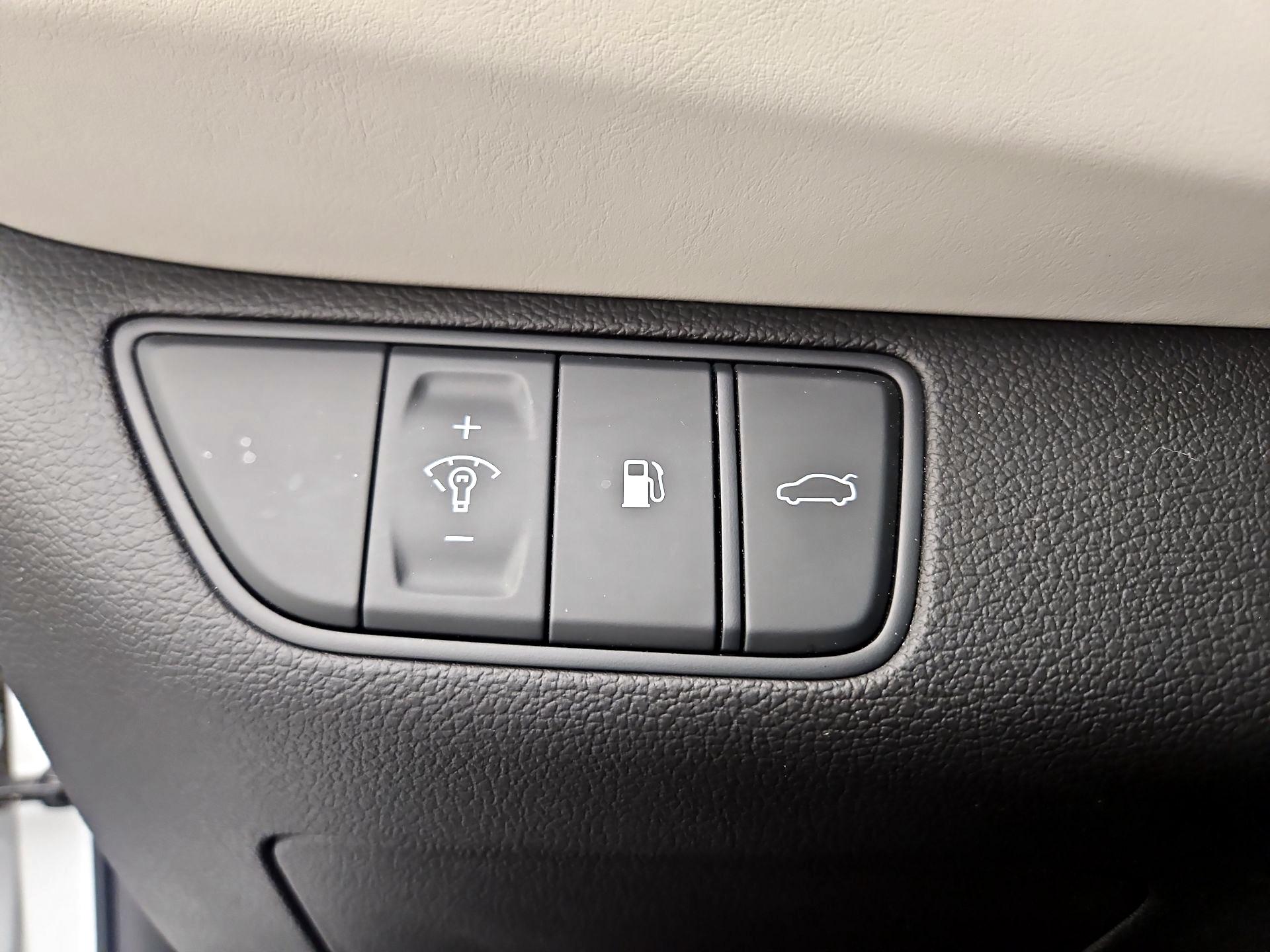 Thumbnail: 2023 Genesis G70 - 13