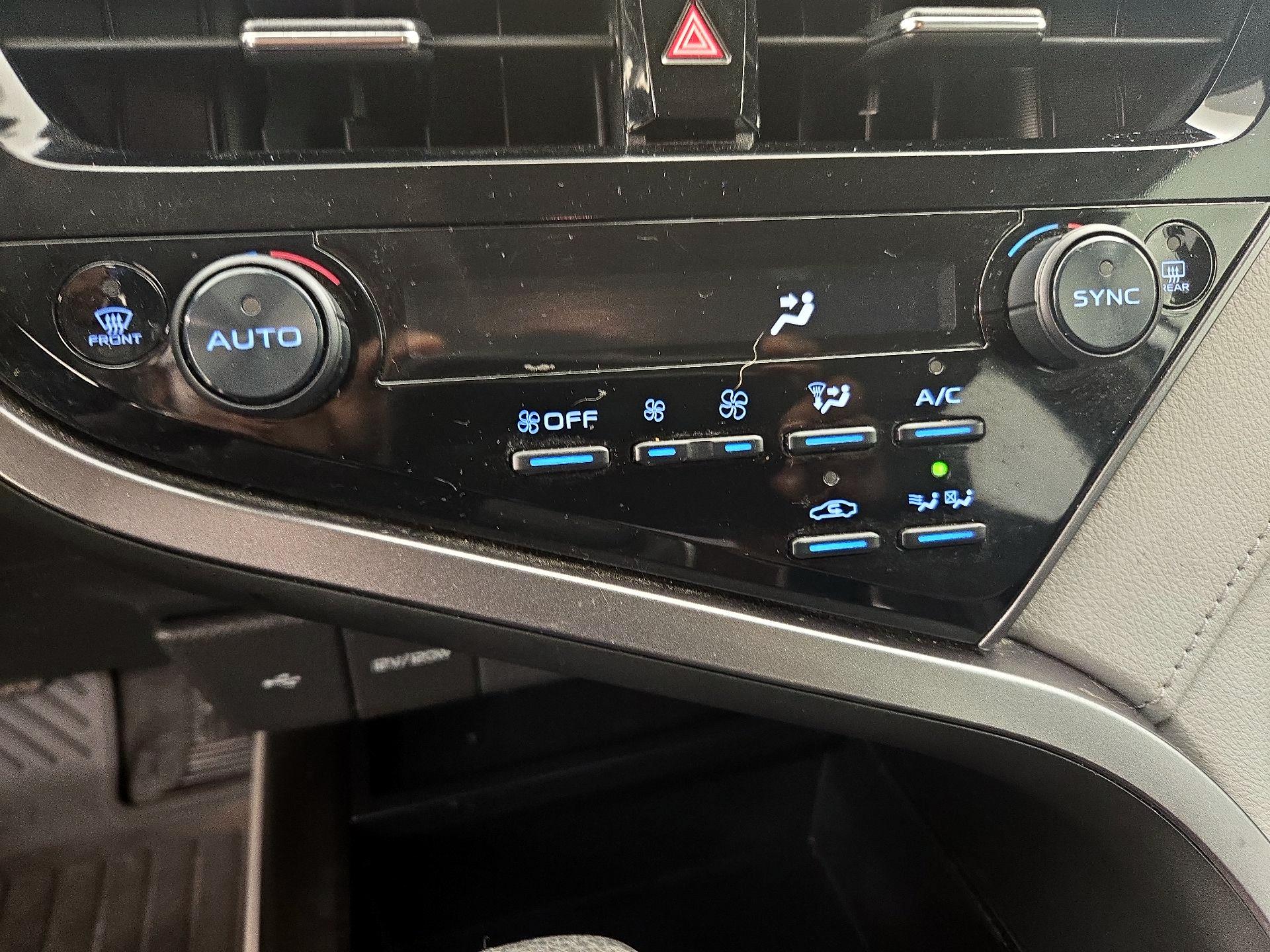 Thumbnail: 2022 Toyota Camry - 16