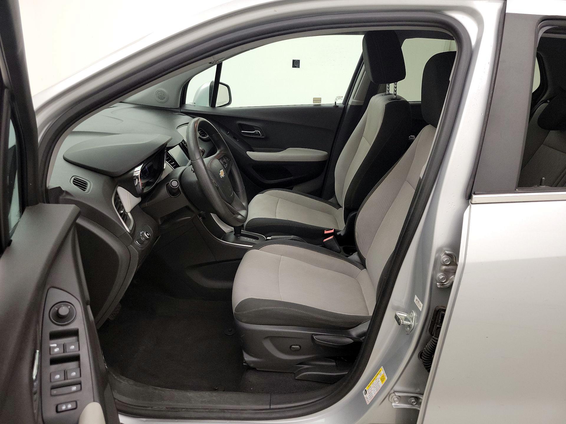 Thumbnail: 2017 Chevrolet Trax - 11