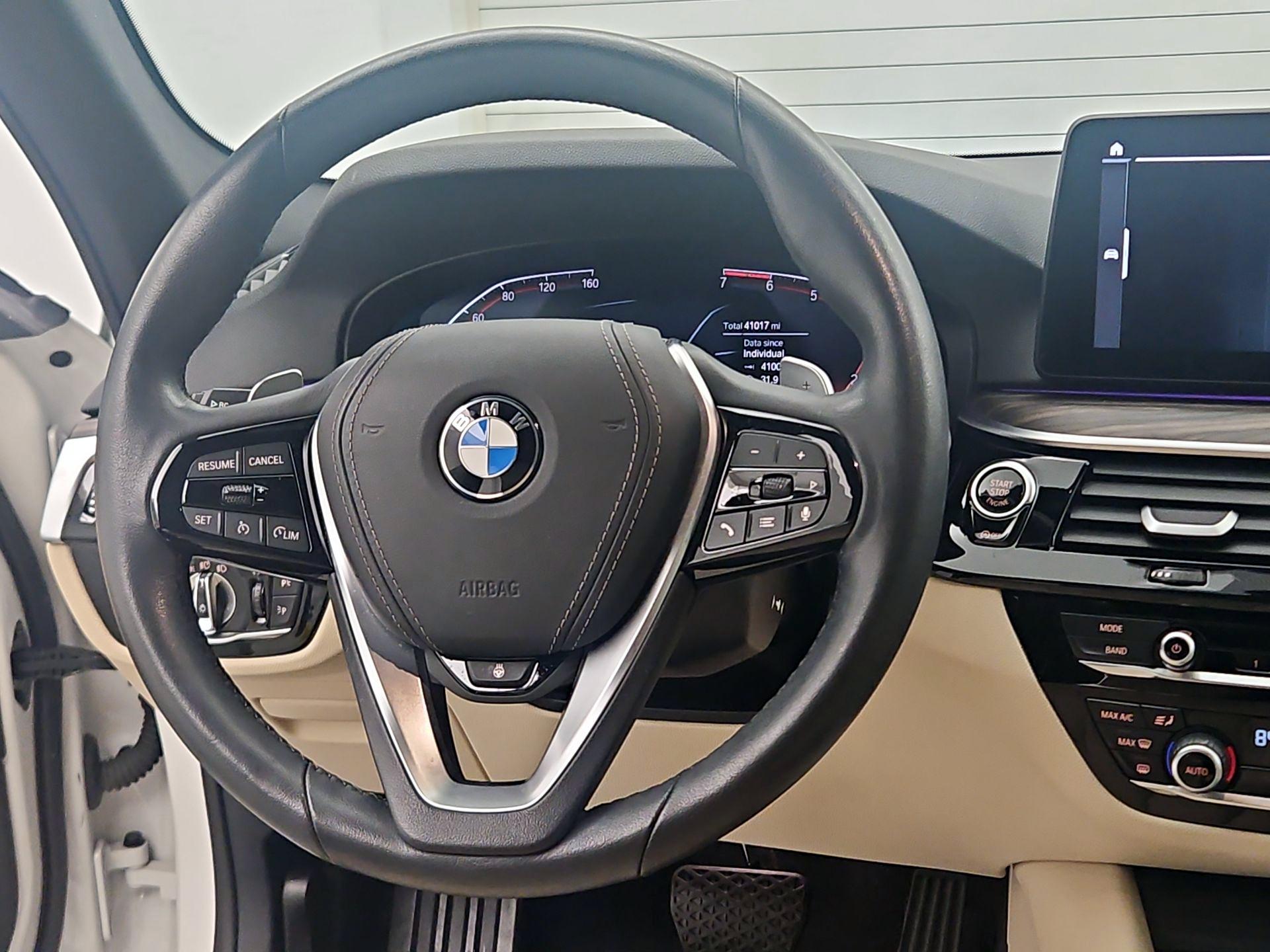 Thumbnail: 2023 BMW 5 Series - 10