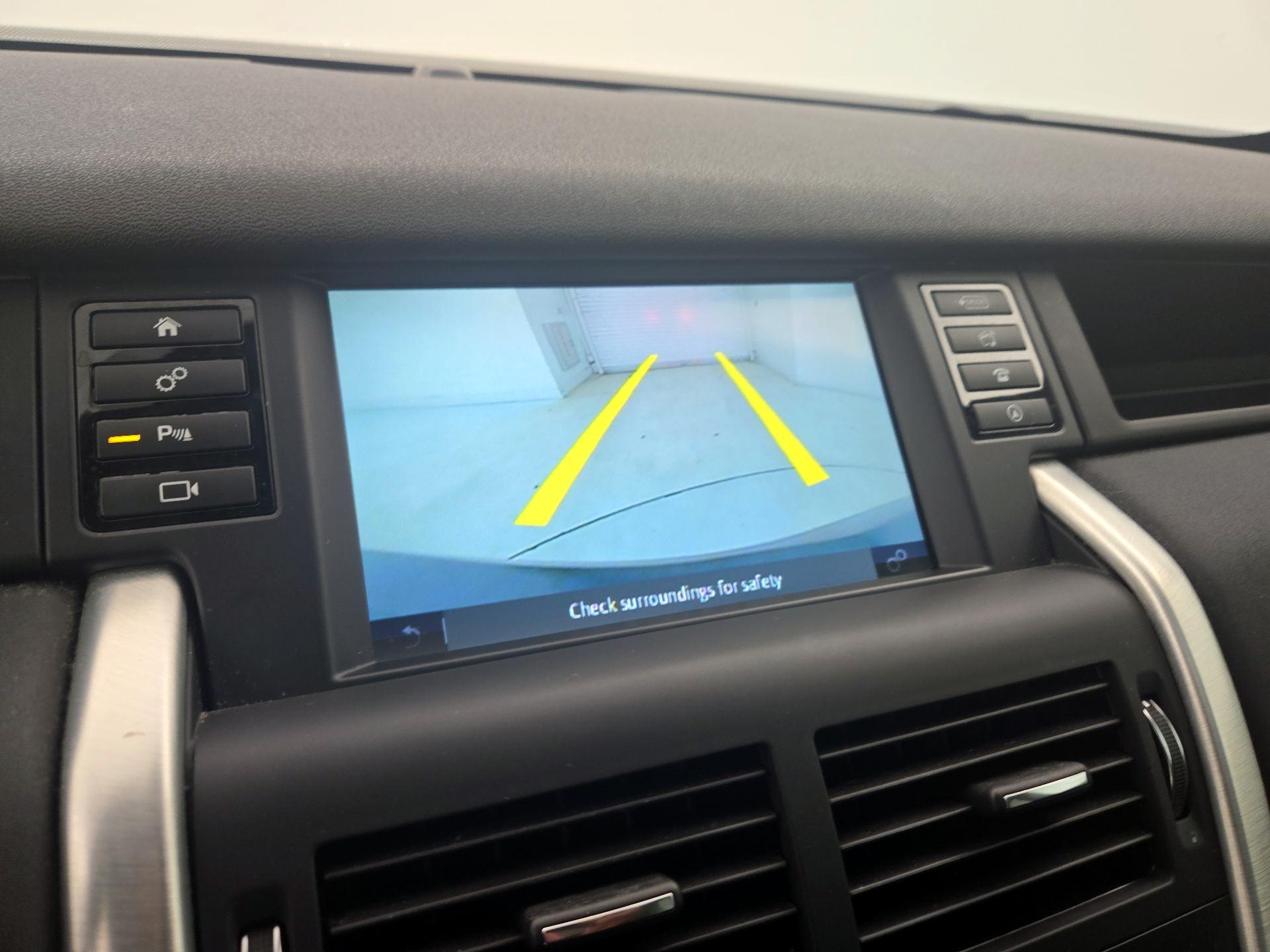 Thumbnail: 2019 Land Rover Discovery Sport - 14