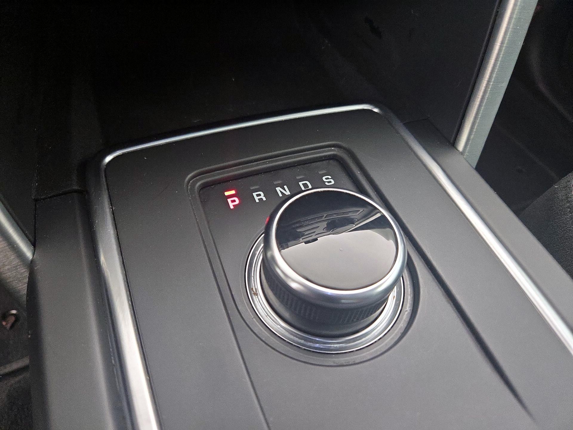 Thumbnail: 2019 Land Rover Discovery Sport - 17