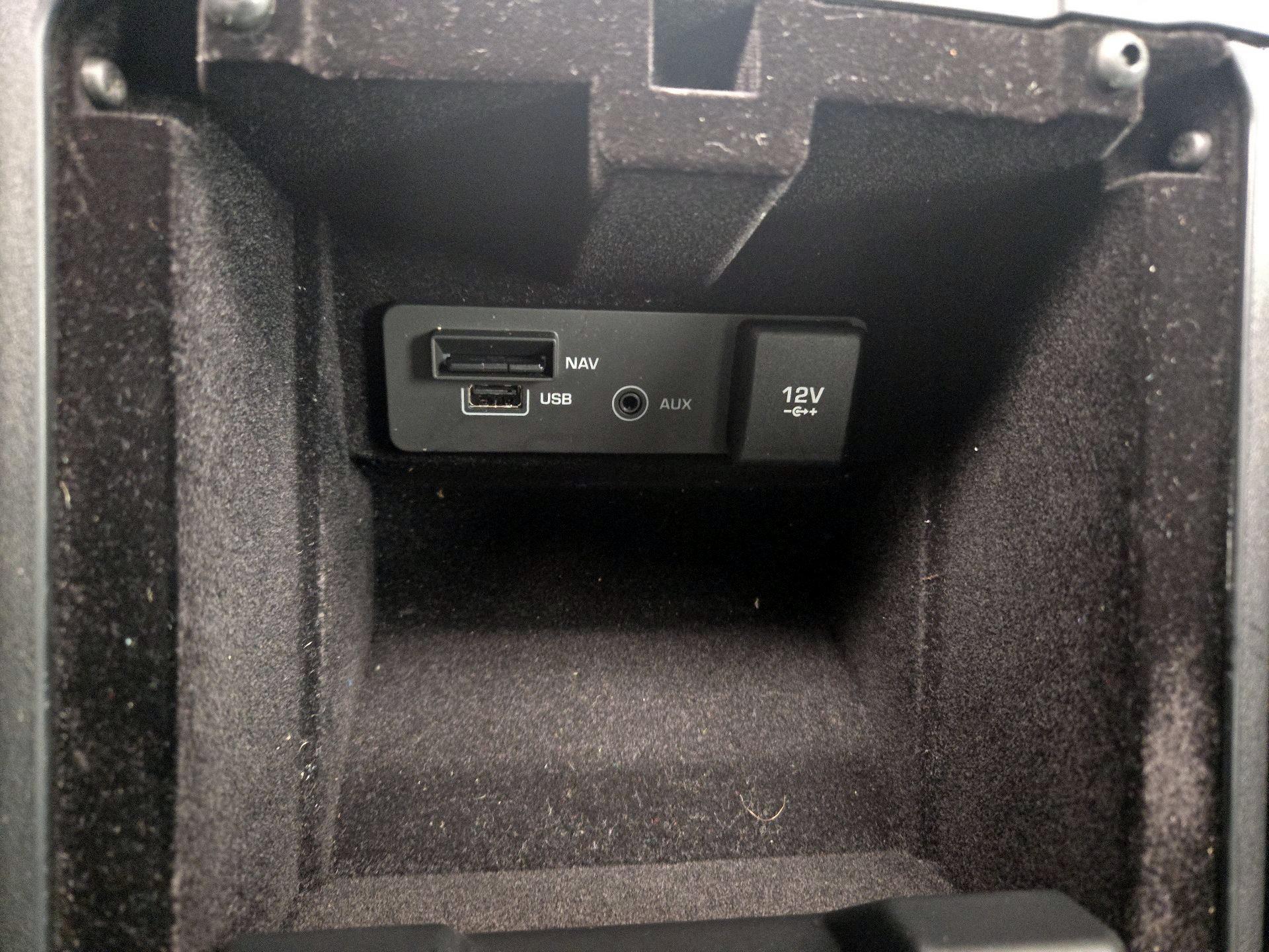 Thumbnail: 2019 Land Rover Discovery Sport - 18