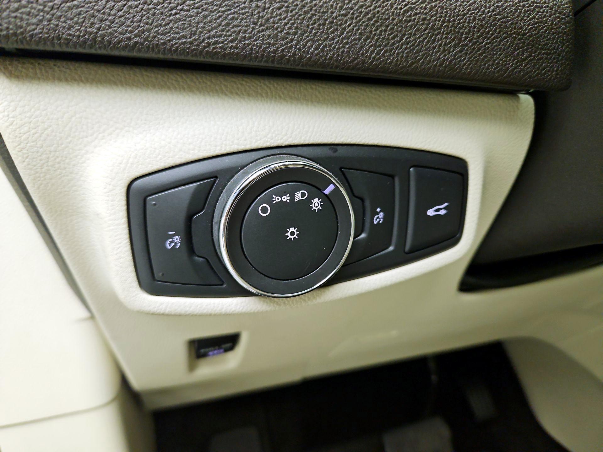 Thumbnail: 2016 Lincoln MKC - 13