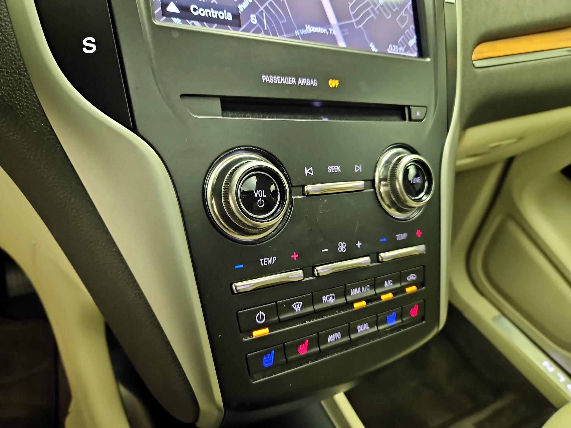 Thumbnail: 2016 Lincoln MKC - 17