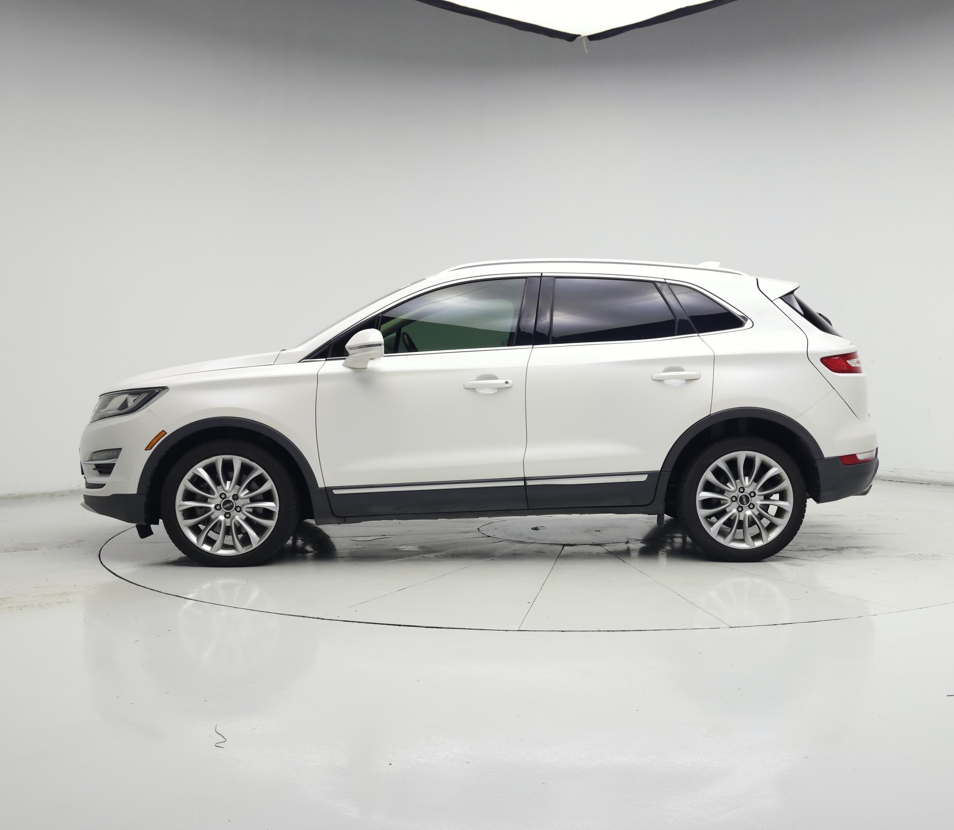 Thumbnail: 2016 Lincoln MKC - 3
