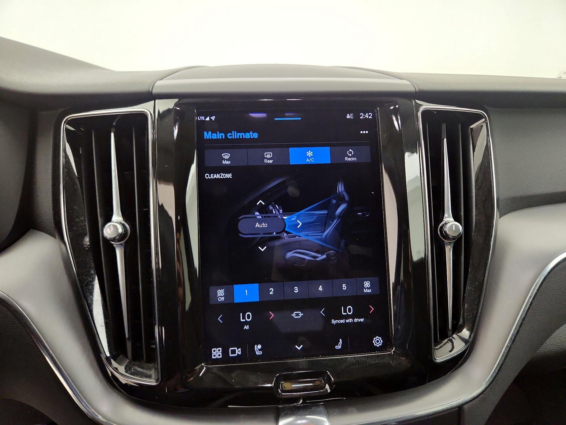 Thumbnail: 2023 Volvo XC60 - 15