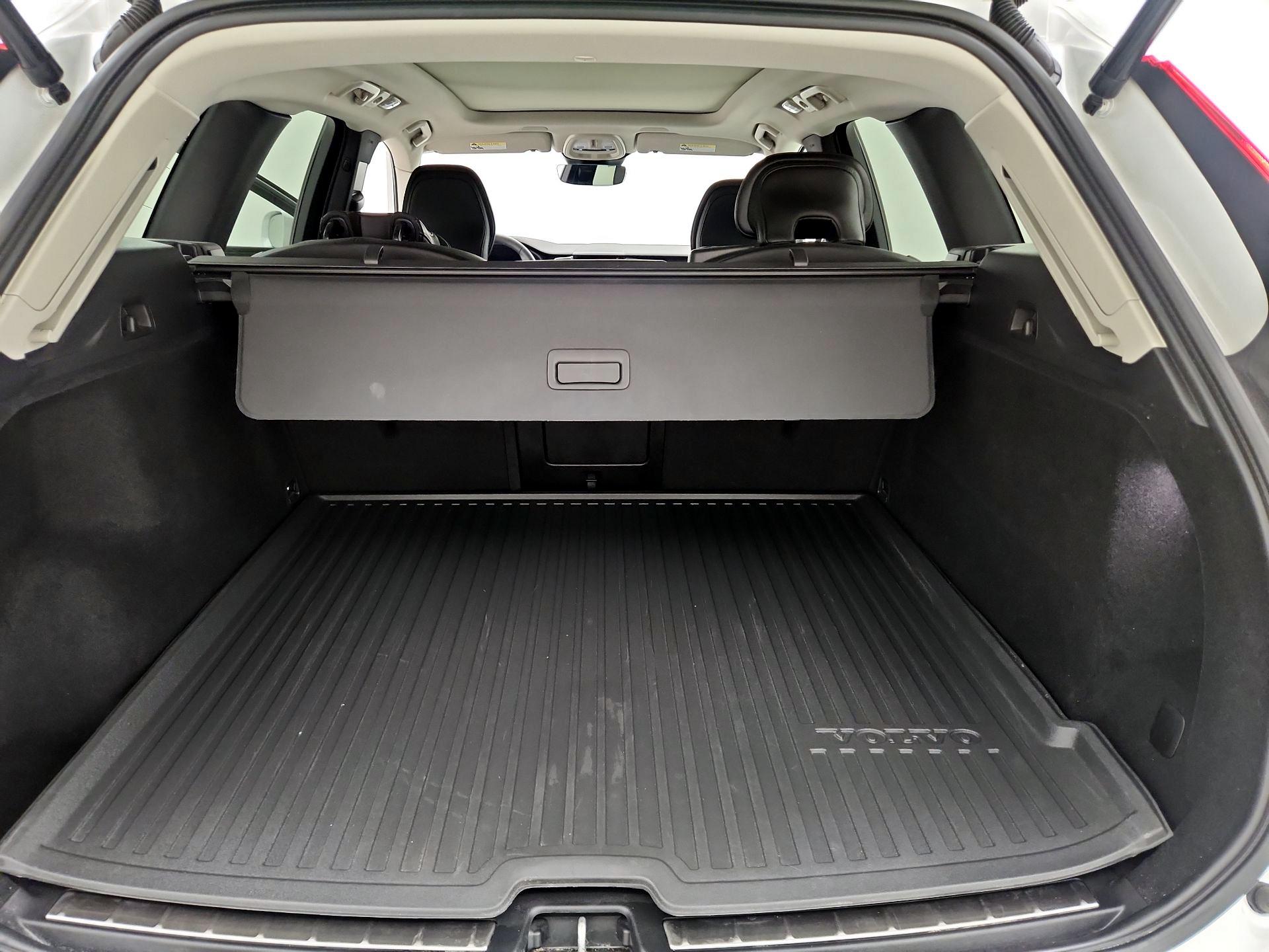 Thumbnail: 2023 Volvo XC60 - 20