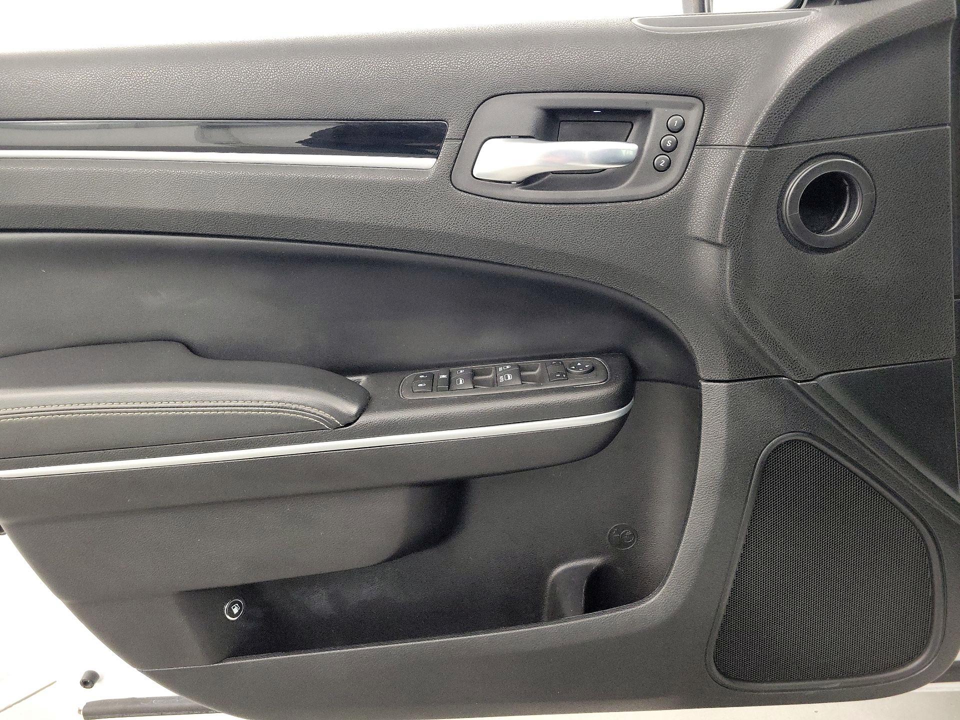 Thumbnail: 2022 Chrysler 300 - 12