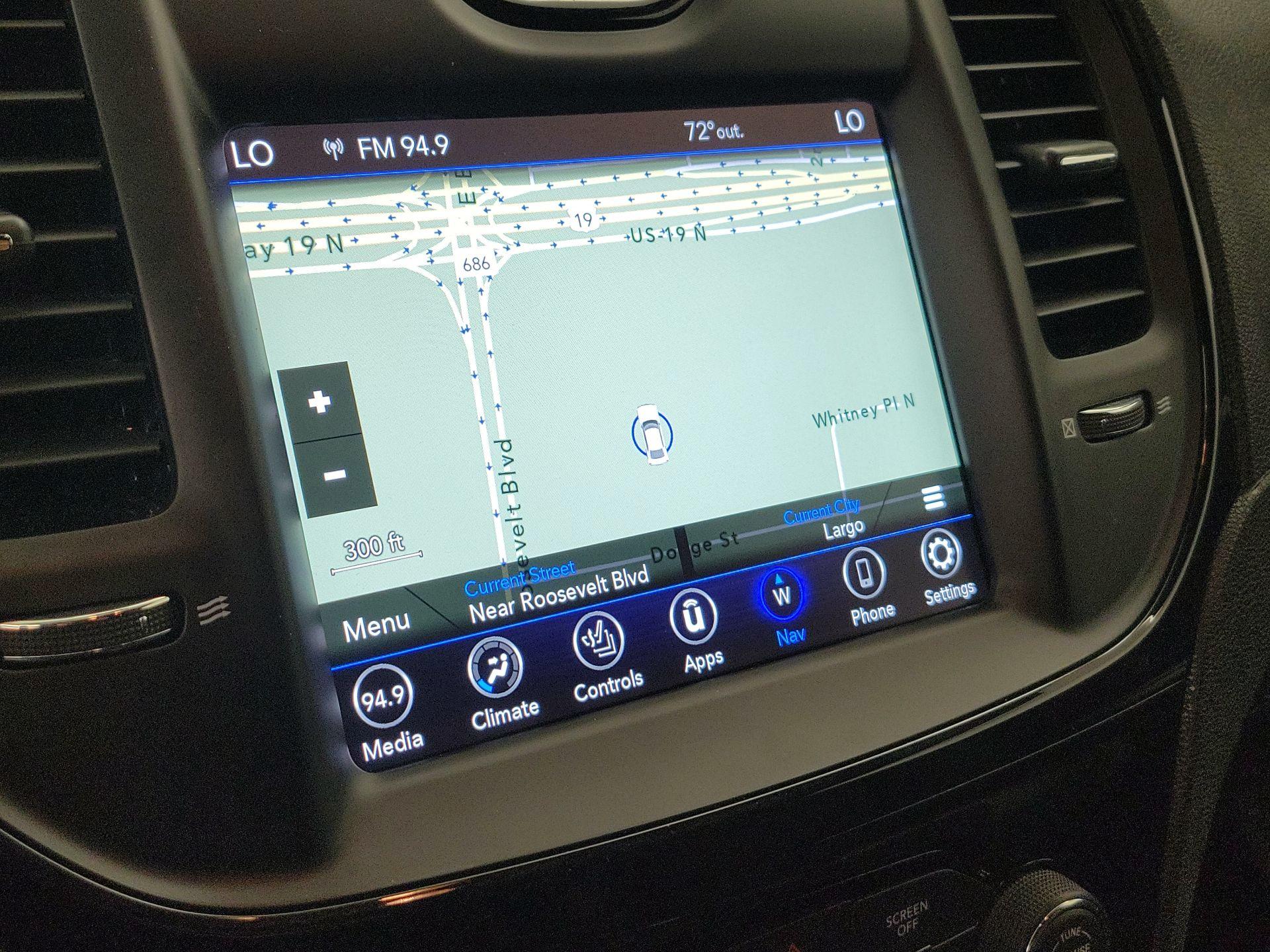 Thumbnail: 2022 Chrysler 300 - 14