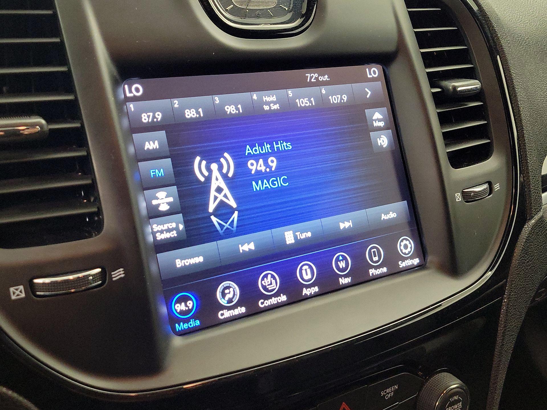 Thumbnail: 2022 Chrysler 300 - 16