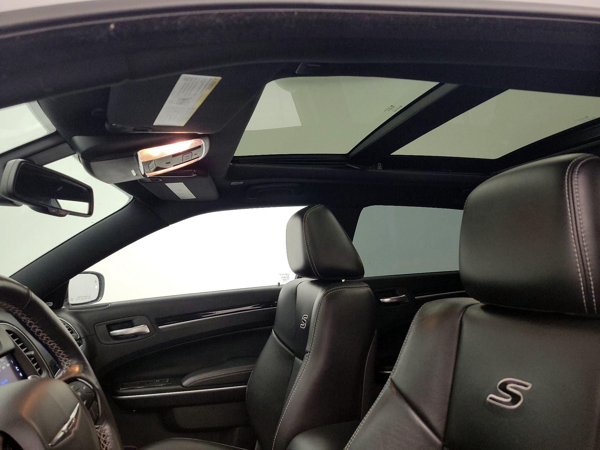 Thumbnail: 2022 Chrysler 300 - 20