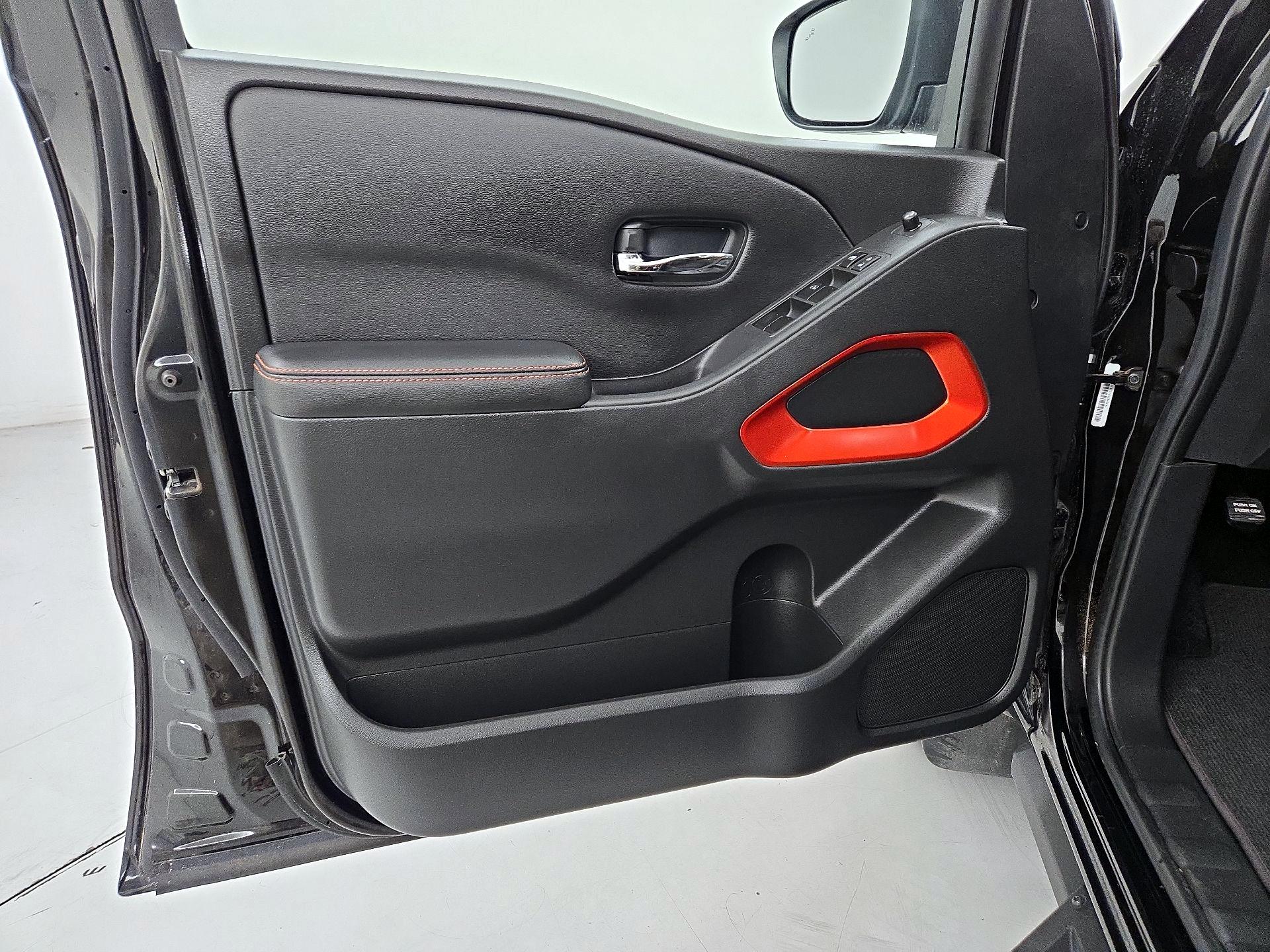 Thumbnail: 2025 Nissan Frontier - 12