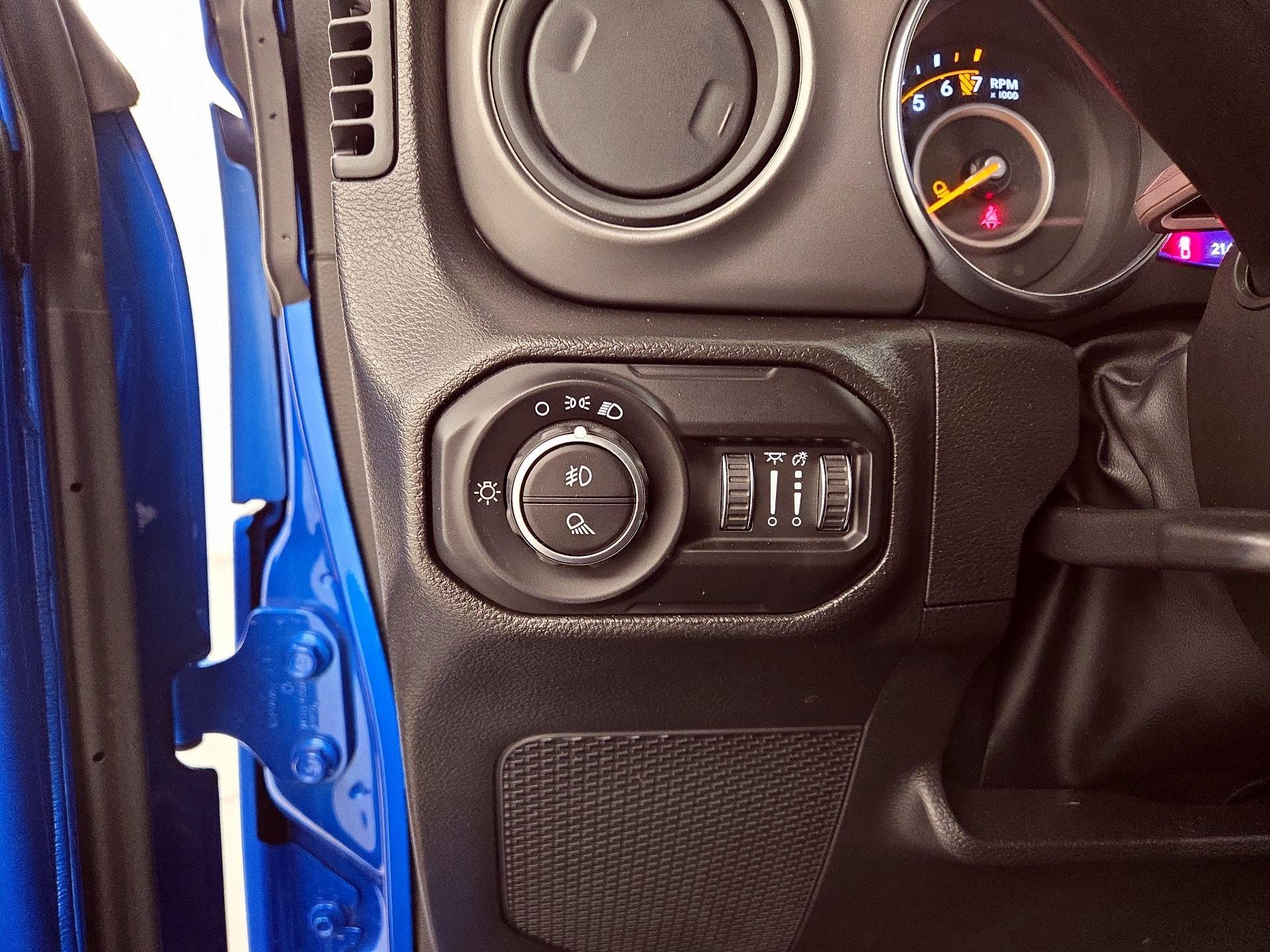 Thumbnail: 2022 Jeep Gladiator - 13